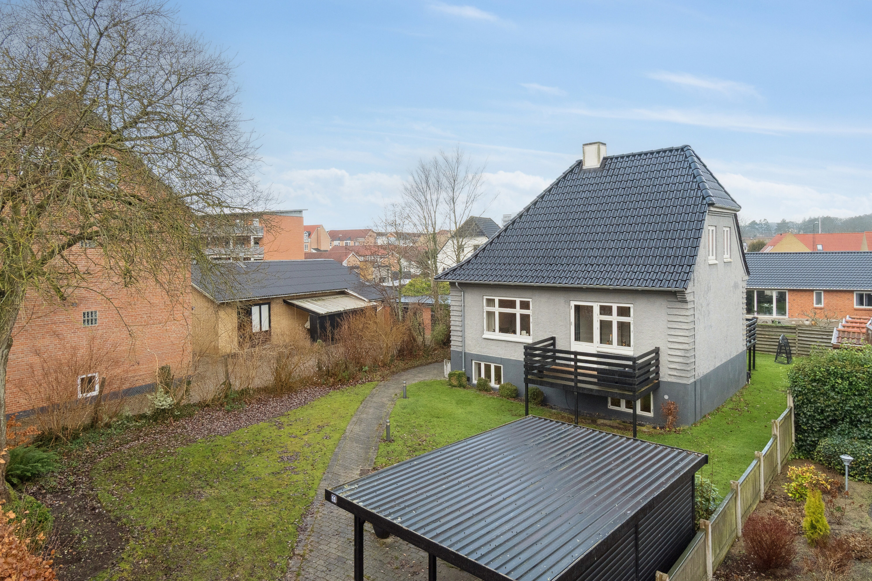 Fremhævet set fra haven billede i fuldskærmstilstand. Billede af Mølledamsgade 11, 8600 Silkeborg