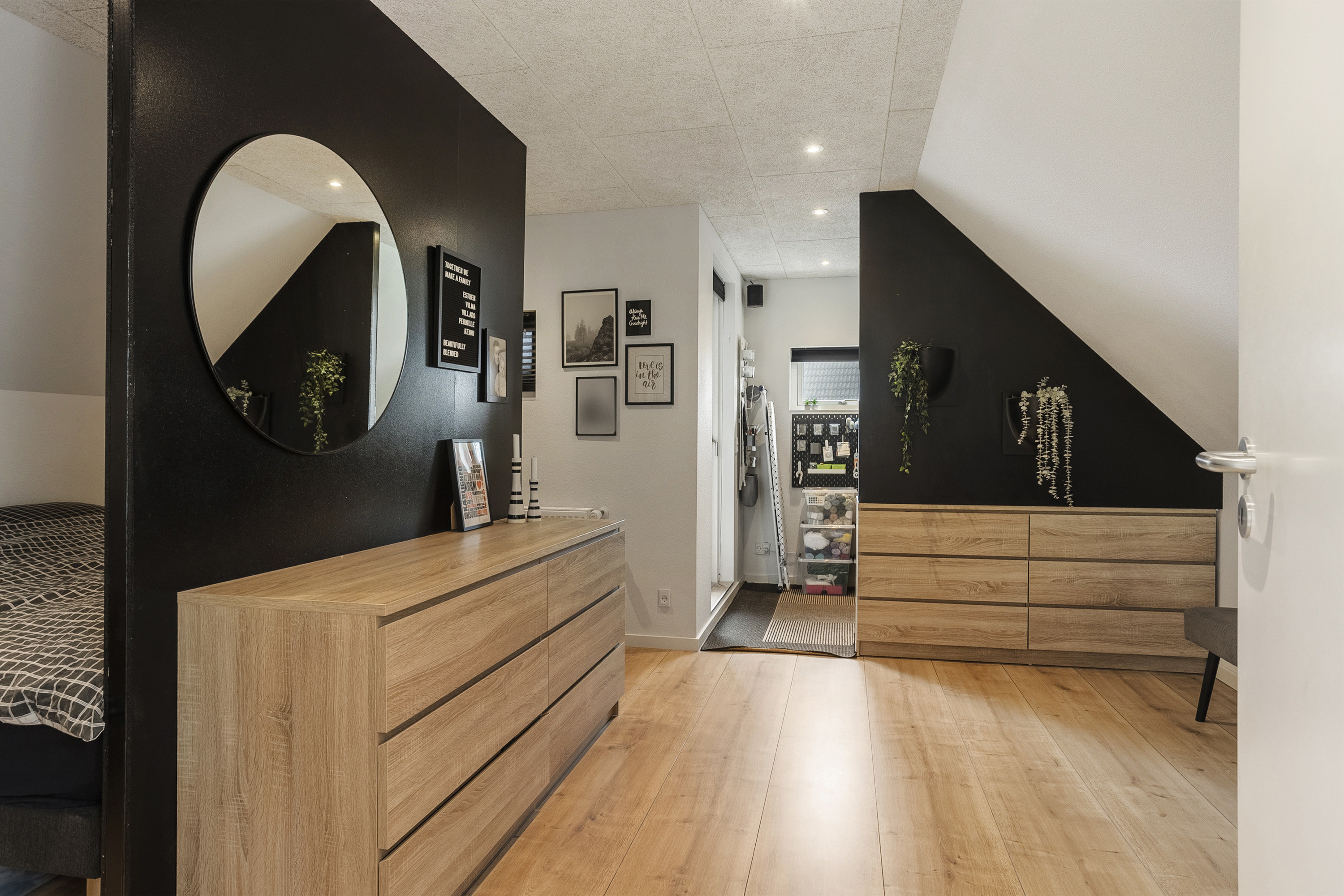 Fremhævet soveværelse billede i fuldskærmstilstand. Billede af Ellestrup 22, 6600 Vejen