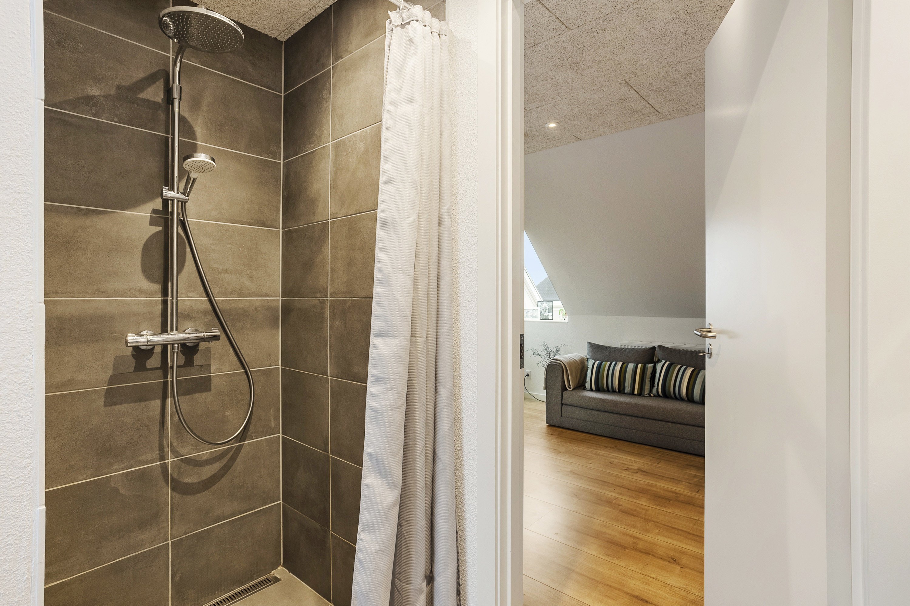 Fremhævet badeværelse billede i fuldskærmstilstand. Billede af Ellestrup 22, 6600 Vejen