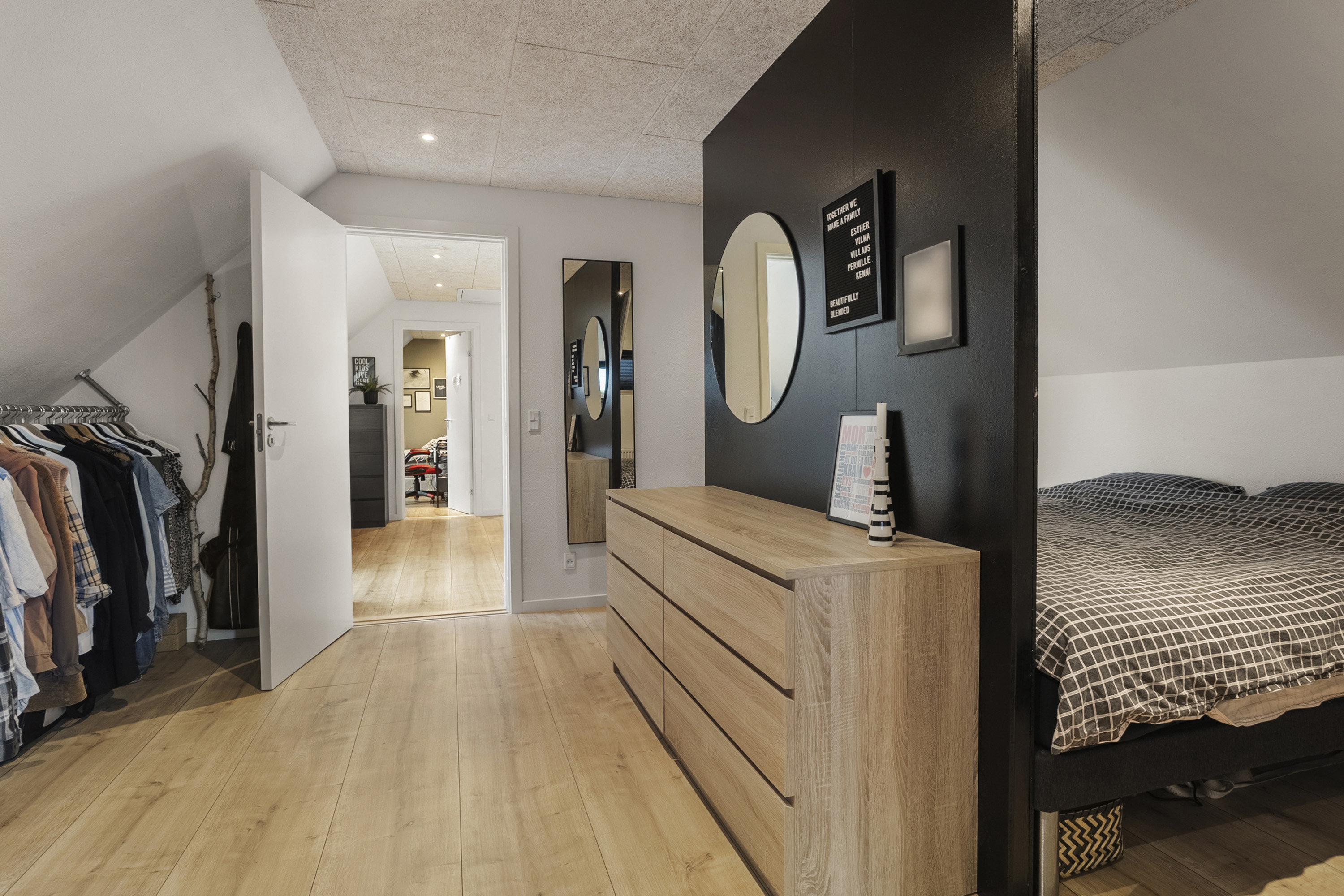 Fremhævet soveværelse billede i fuldskærmstilstand. Billede af Ellestrup 22, 6600 Vejen