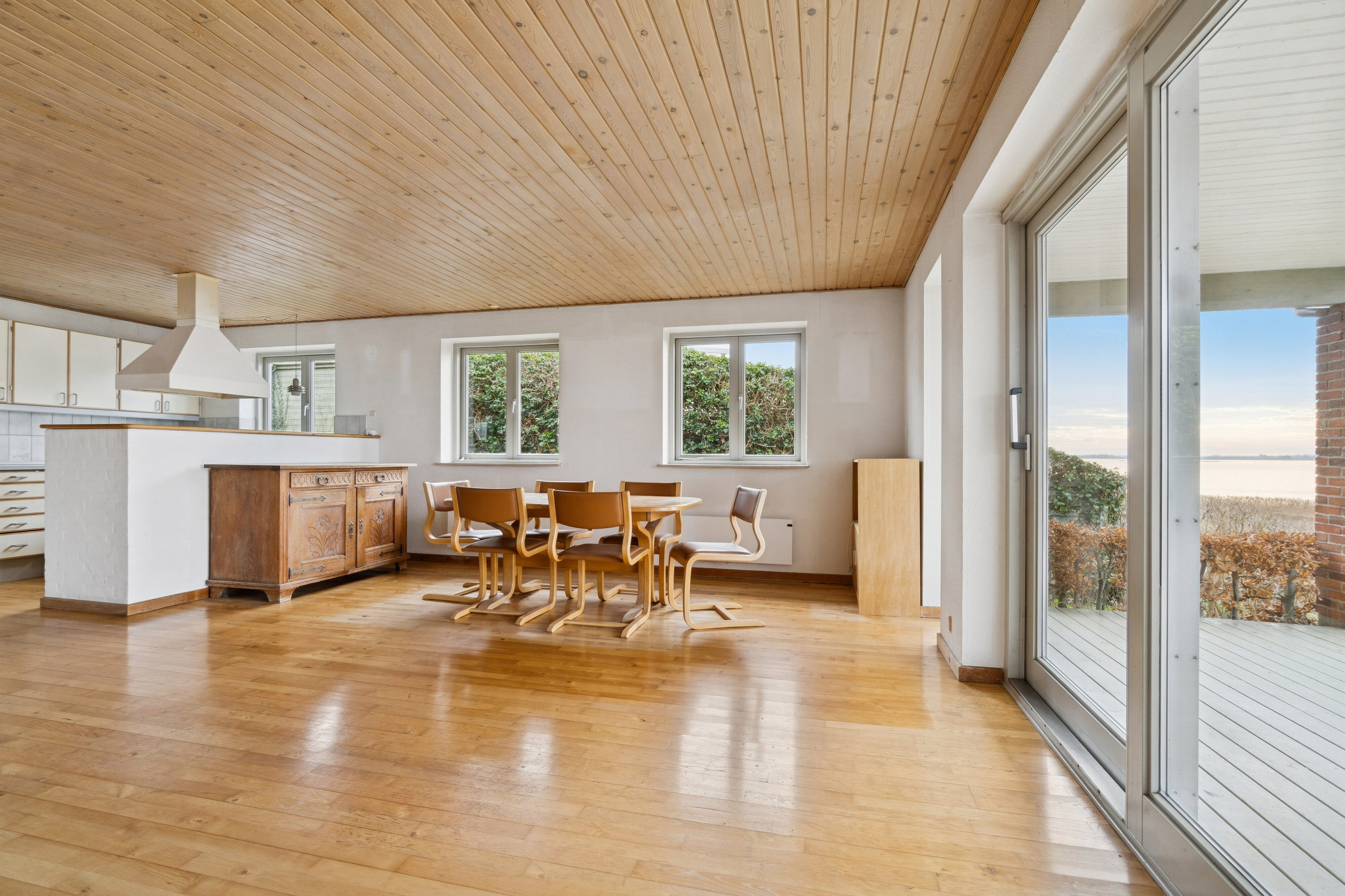 Fremhævet spisestue billede i fuldskærmstilstand. Billede af Hagenæs 31, 4040 Jyllinge