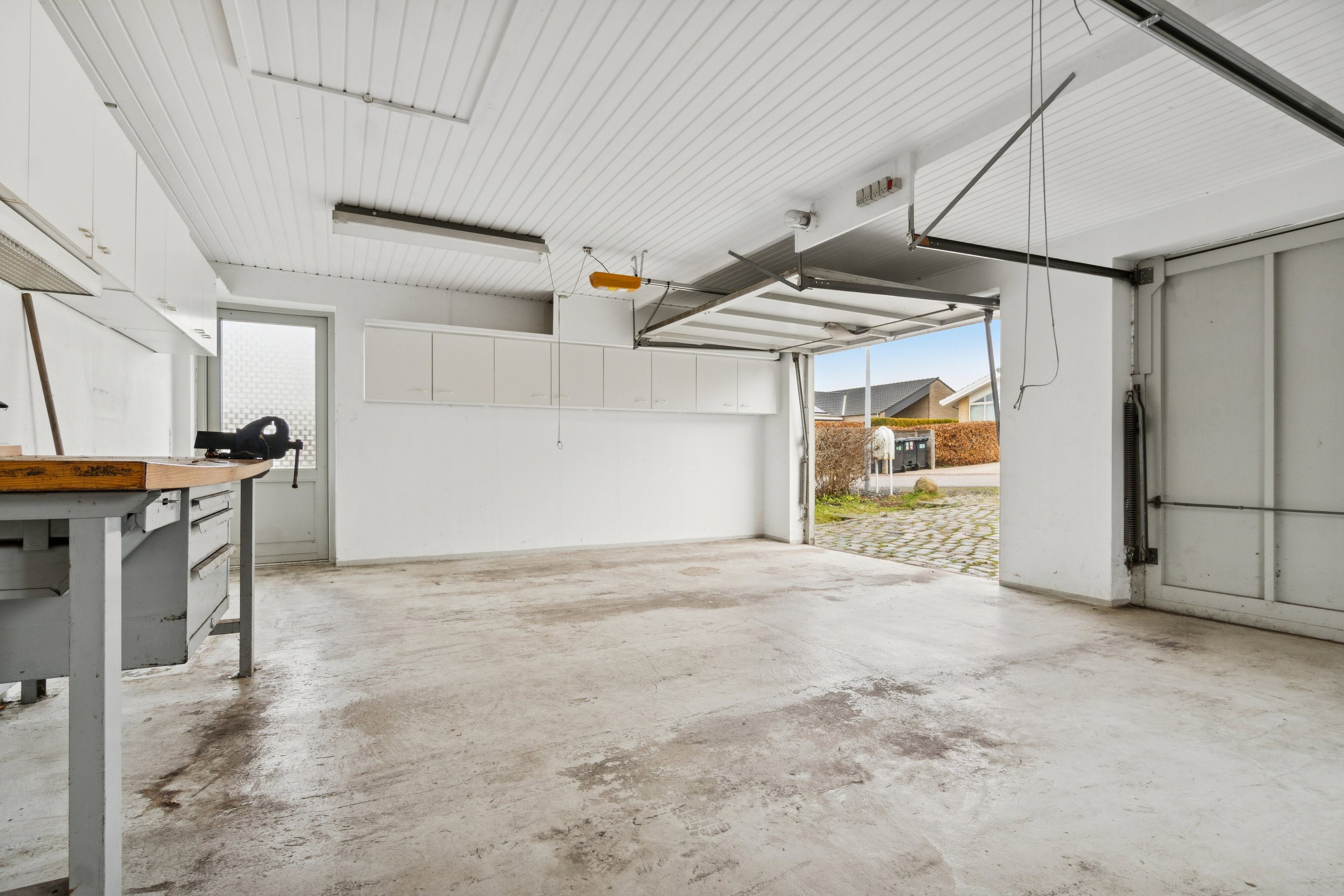 Fremhævet garage billede i fuldskærmstilstand. Billede af Hagenæs 31, 4040 Jyllinge