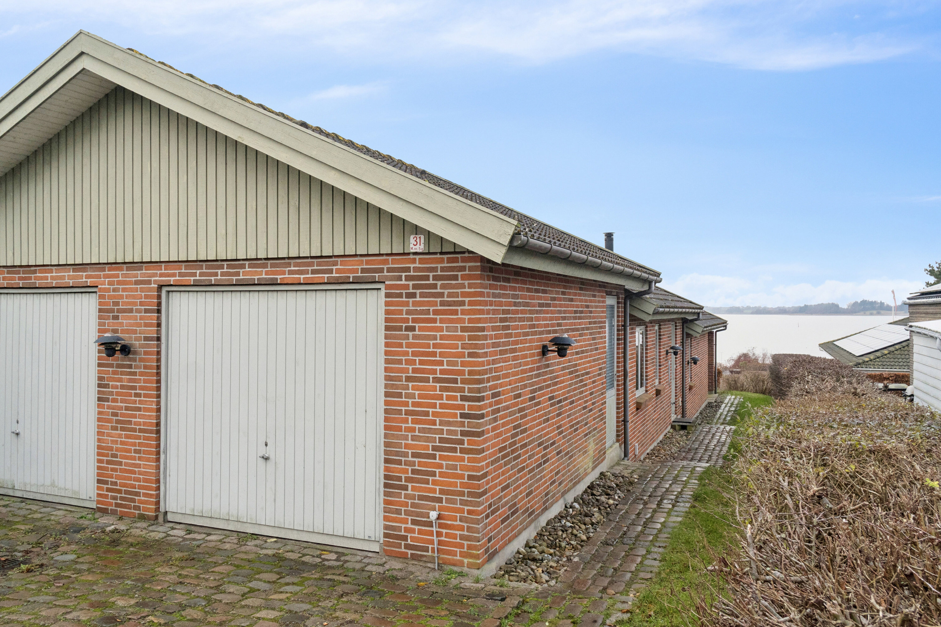 Fremhævet set fra haven billede i fuldskærmstilstand. Billede af Hagenæs 31, 4040 Jyllinge