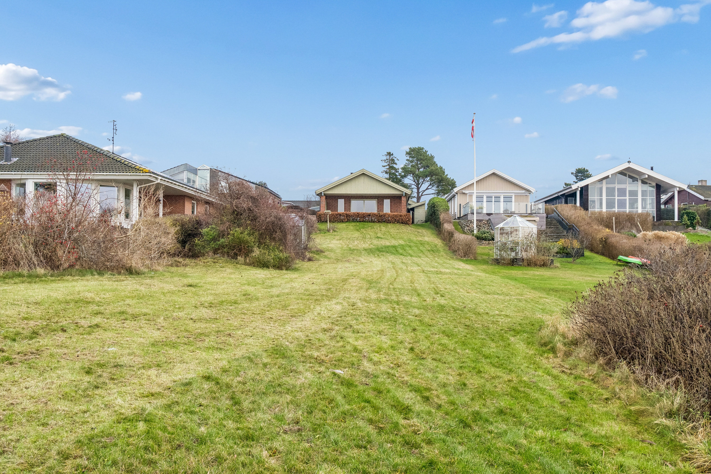 Fremhævet udendørs billede i fuldskærmstilstand. Billede af Hagenæs 31, 4040 Jyllinge