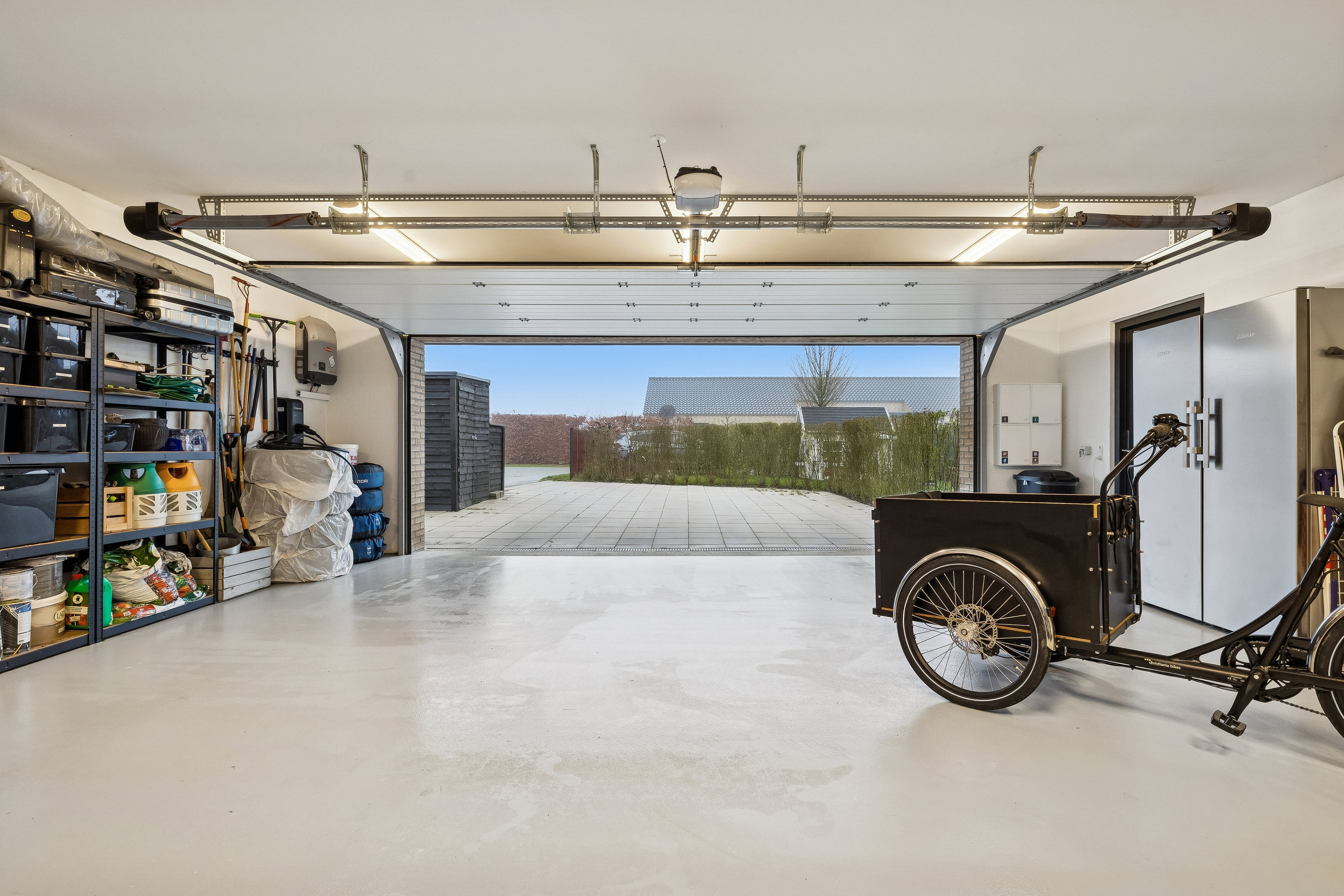 Fremhævet garage billede i fuldskærmstilstand. Billede af Agerhønebakken 30, 8660 Skanderborg