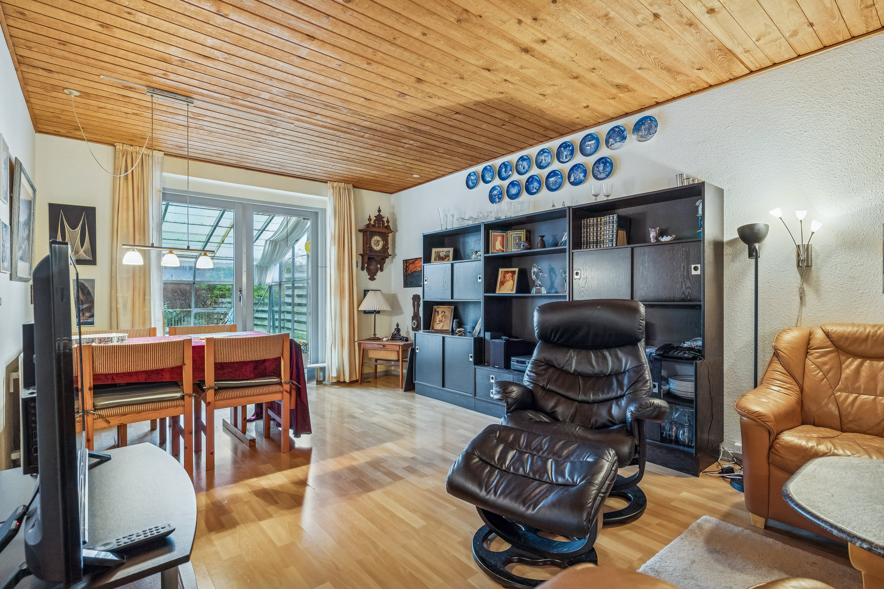 Fremhævet stue billede i fuldskærmstilstand. Billede af Løvsangervej 13A, 8660 Skanderborg