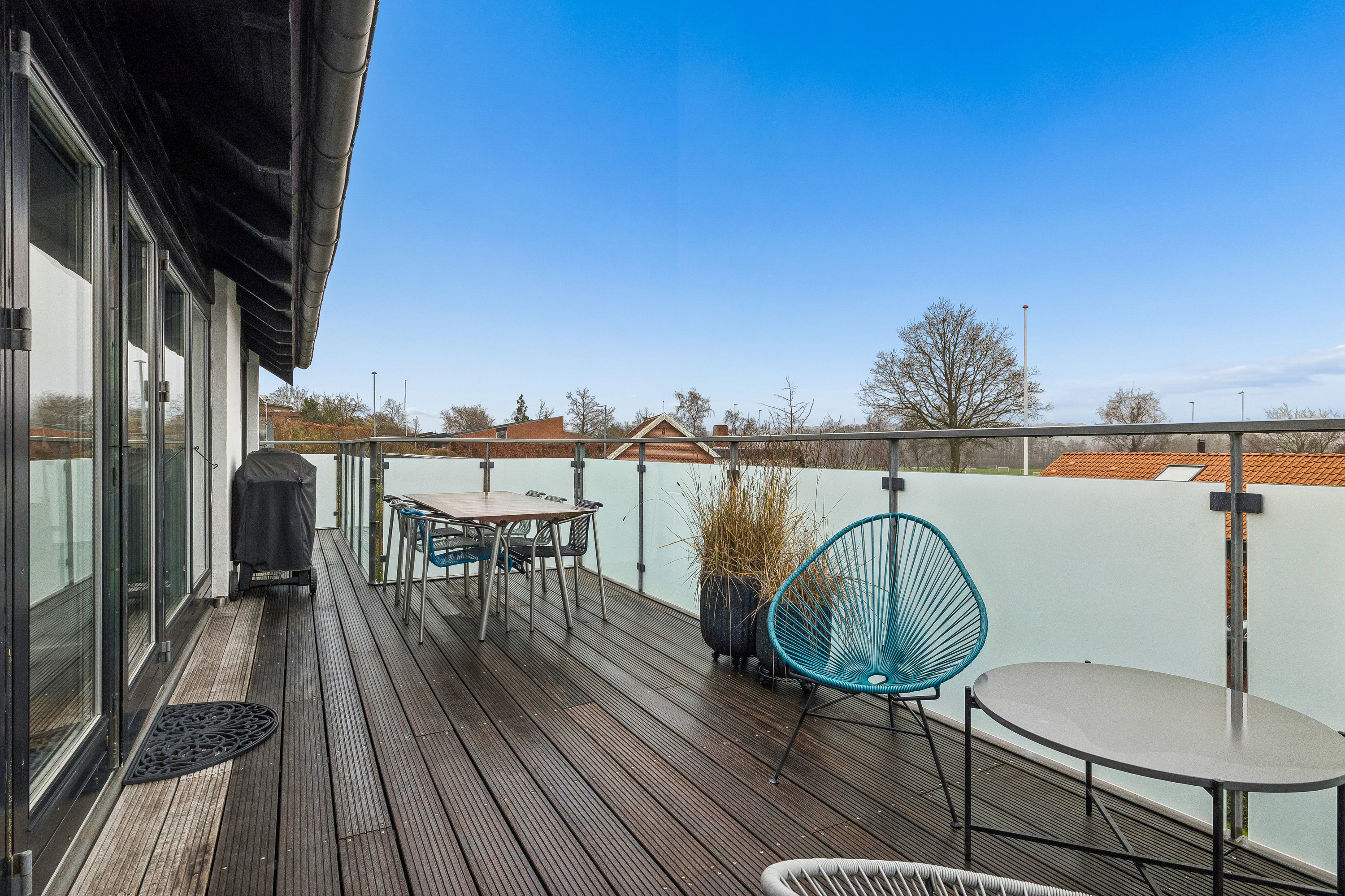 Fremhævet terrasse billede i fuldskærmstilstand. Billede af Svanevænget 4, 8660 Skanderborg