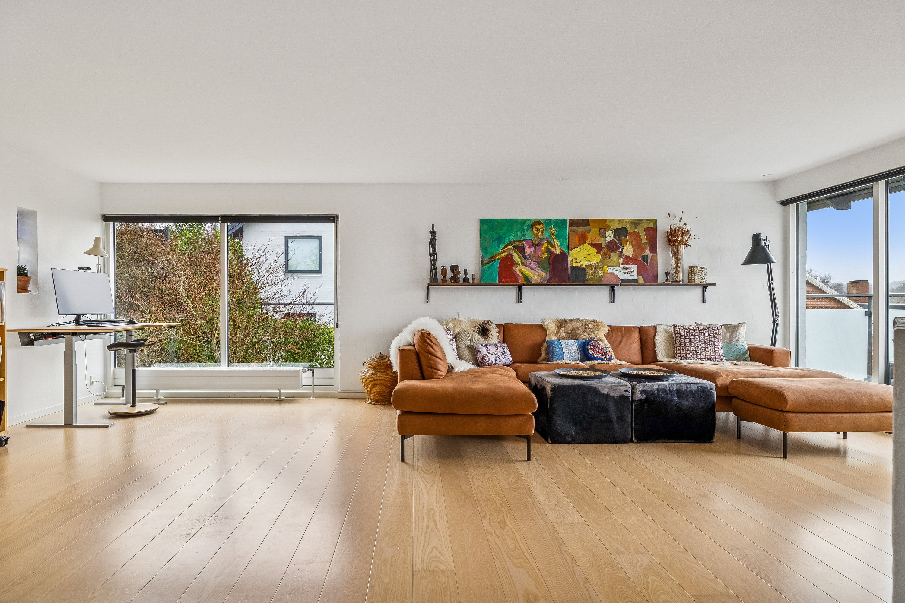 Fremhævet stue billede i fuldskærmstilstand. Billede af Svanevænget 4, 8660 Skanderborg