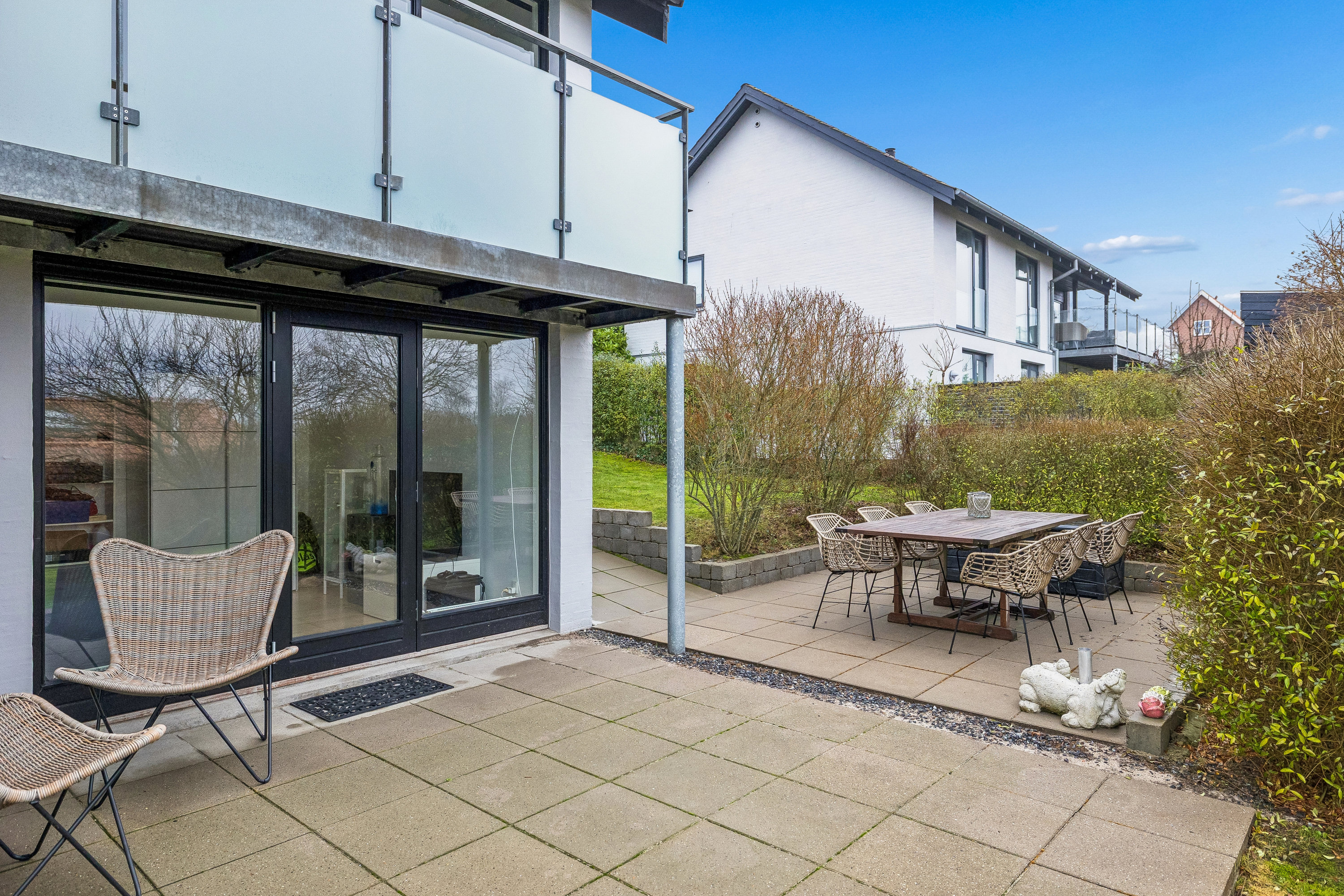 Fremhævet terrasse billede i fuldskærmstilstand. Billede af Svanevænget 4, 8660 Skanderborg