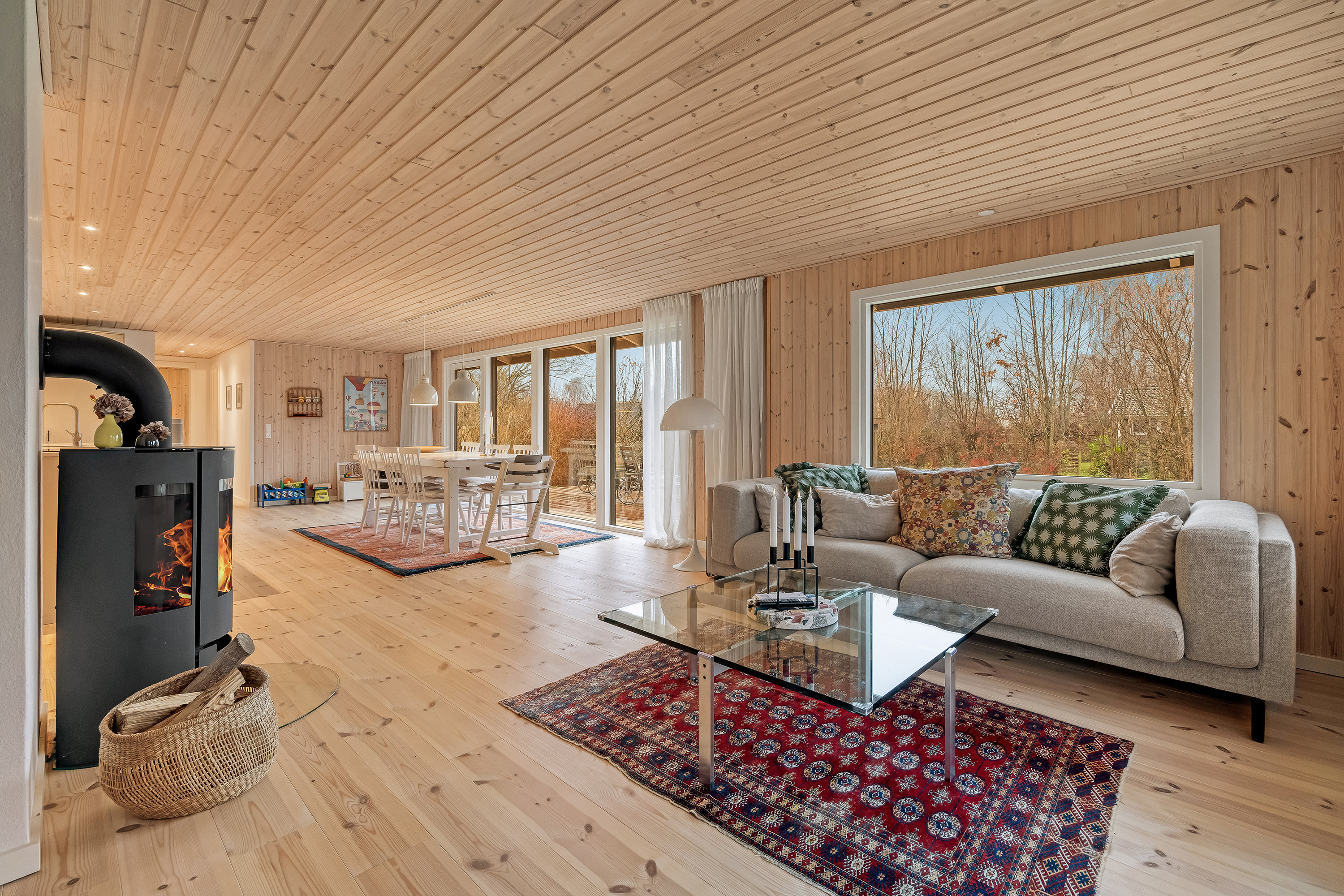 Fremhævet stue billede i fuldskærmstilstand. Billede af Fyllasvej 7, 3210 Vejby