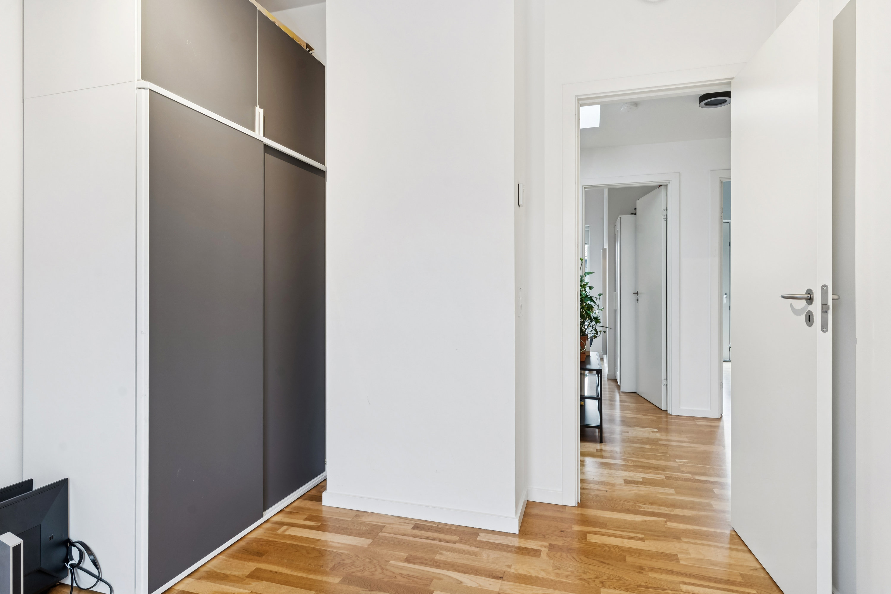 Fremhævet gang billede i fuldskærmstilstand. Billede af Klausdalshave 28, 2730 Herlev