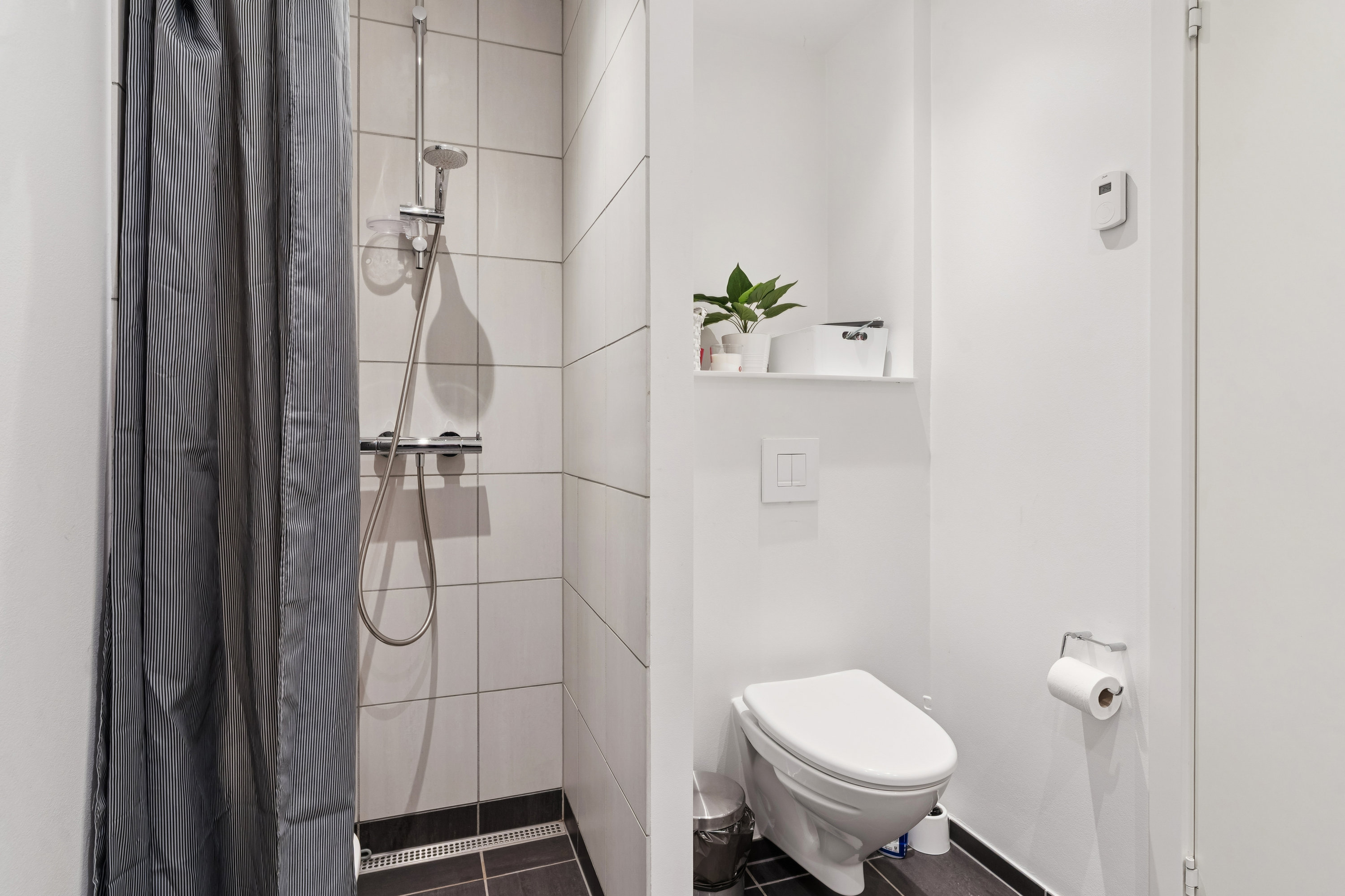 Fremhævet badeværelse billede i fuldskærmstilstand. Billede af Klausdalshave 28, 2730 Herlev