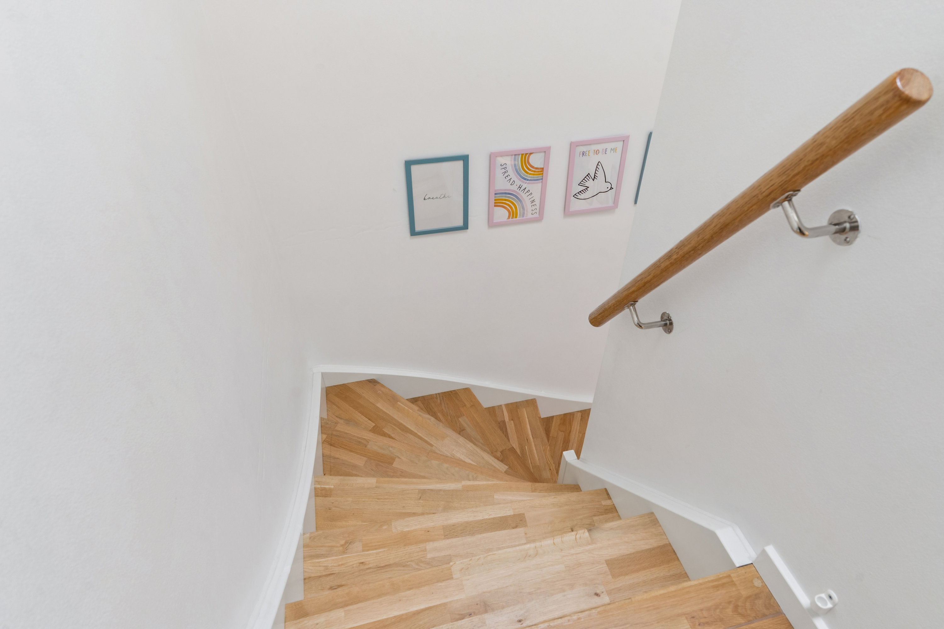 Fremhævet trappe billede i fuldskærmstilstand. Billede af Klausdalshave 28, 2730 Herlev