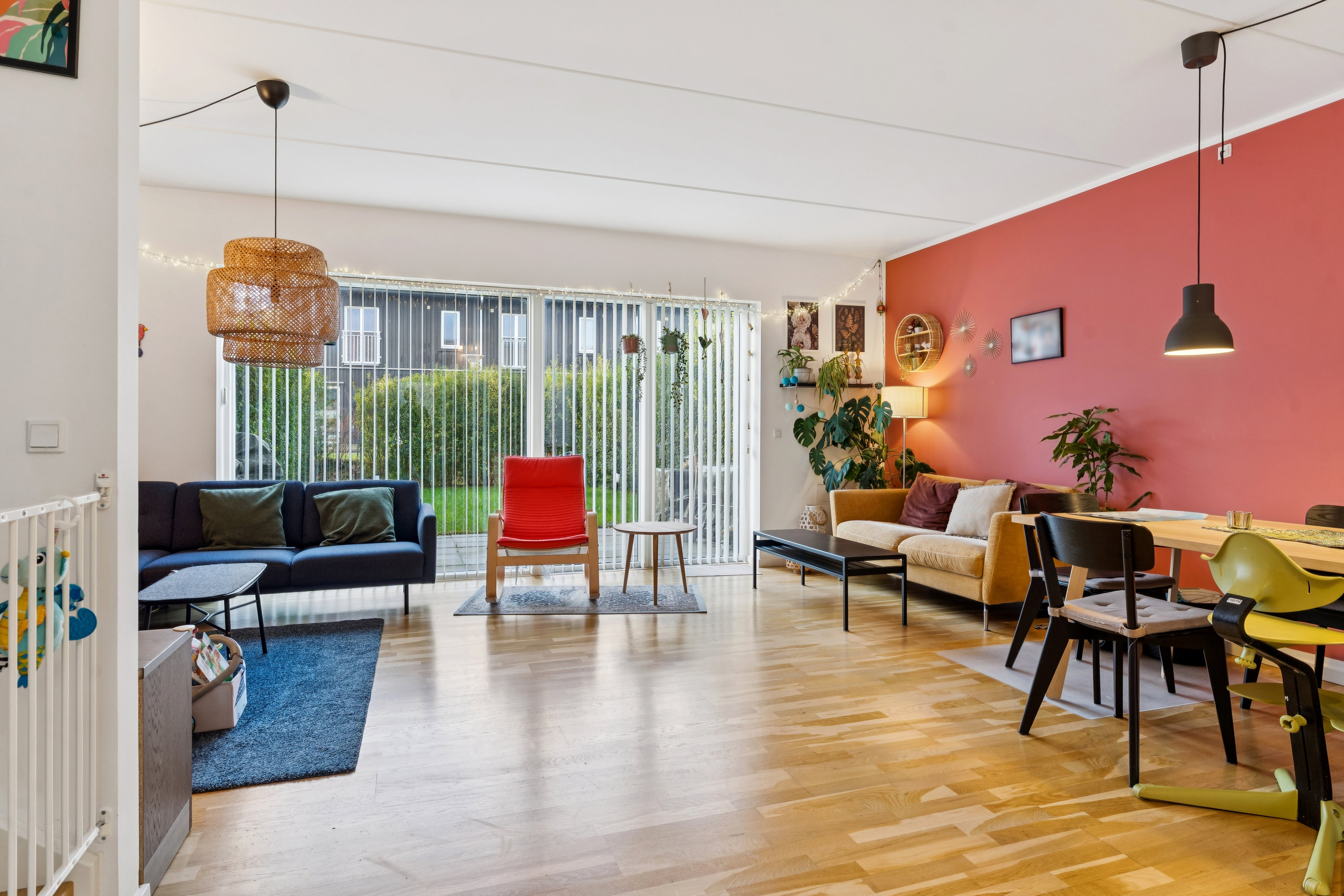 Fremhævet stue billede i fuldskærmstilstand. Billede af Klausdalshave 28, 2730 Herlev