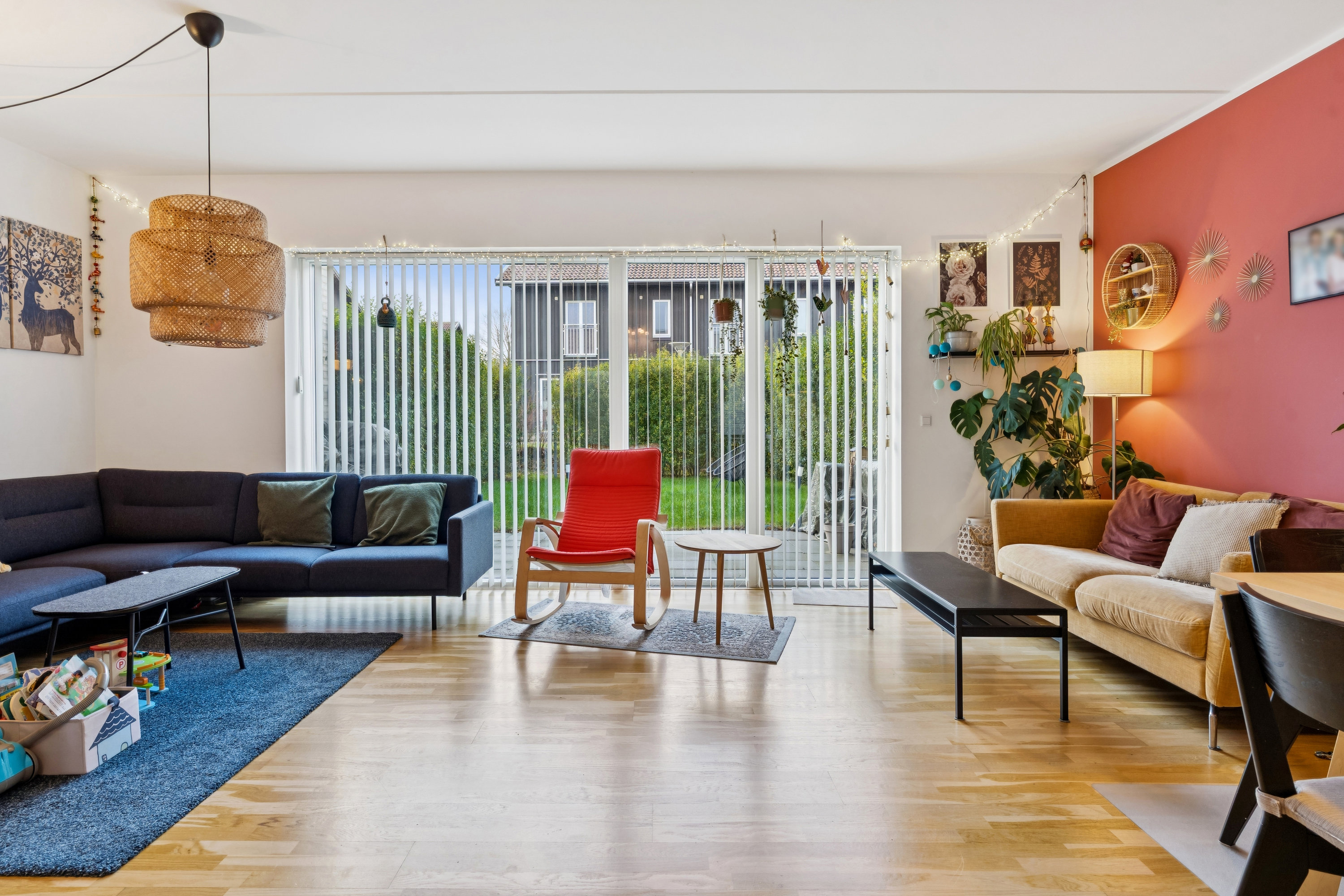 Fremhævet stue billede i fuldskærmstilstand. Billede af Klausdalshave 28, 2730 Herlev