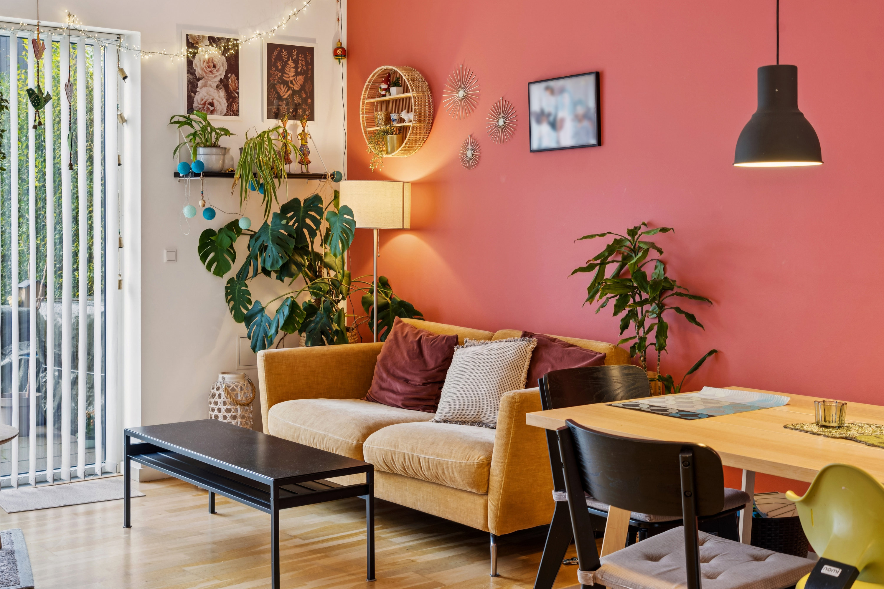 Fremhævet stue billede i fuldskærmstilstand. Billede af Klausdalshave 28, 2730 Herlev