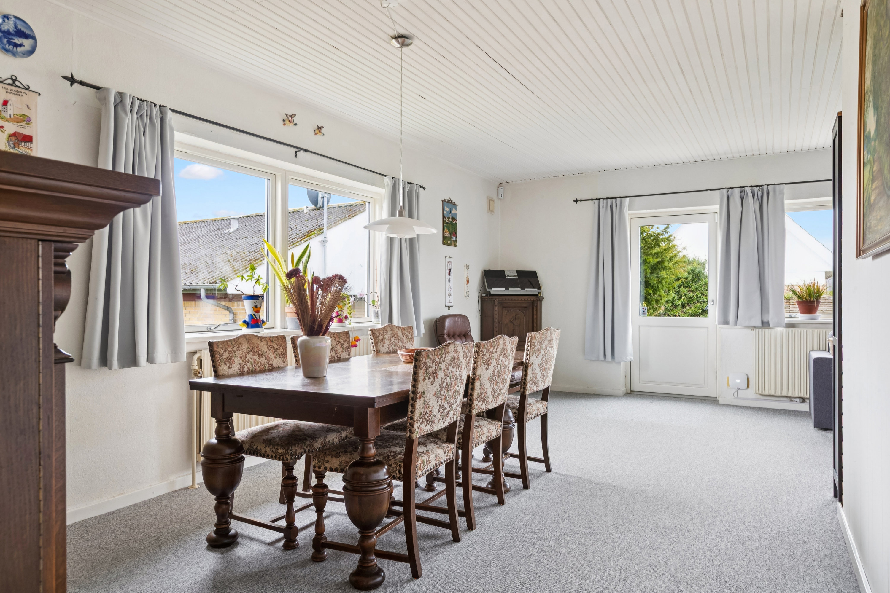 Fremhævet stue billede i fuldskærmstilstand. Billede af Granvej 25, 3060 Espergærde