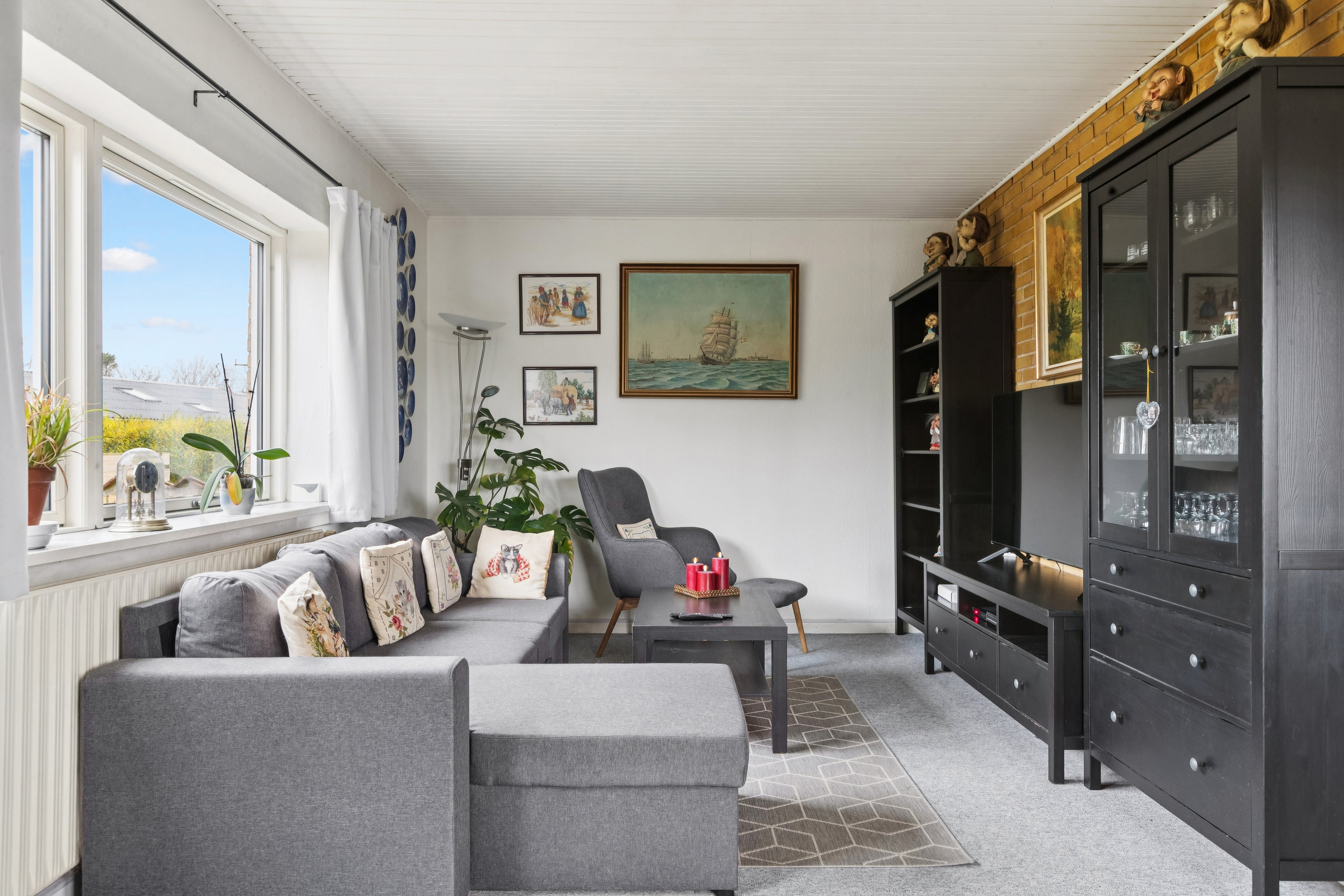 Fremhævet stue billede i fuldskærmstilstand. Billede af Granvej 25, 3060 Espergærde