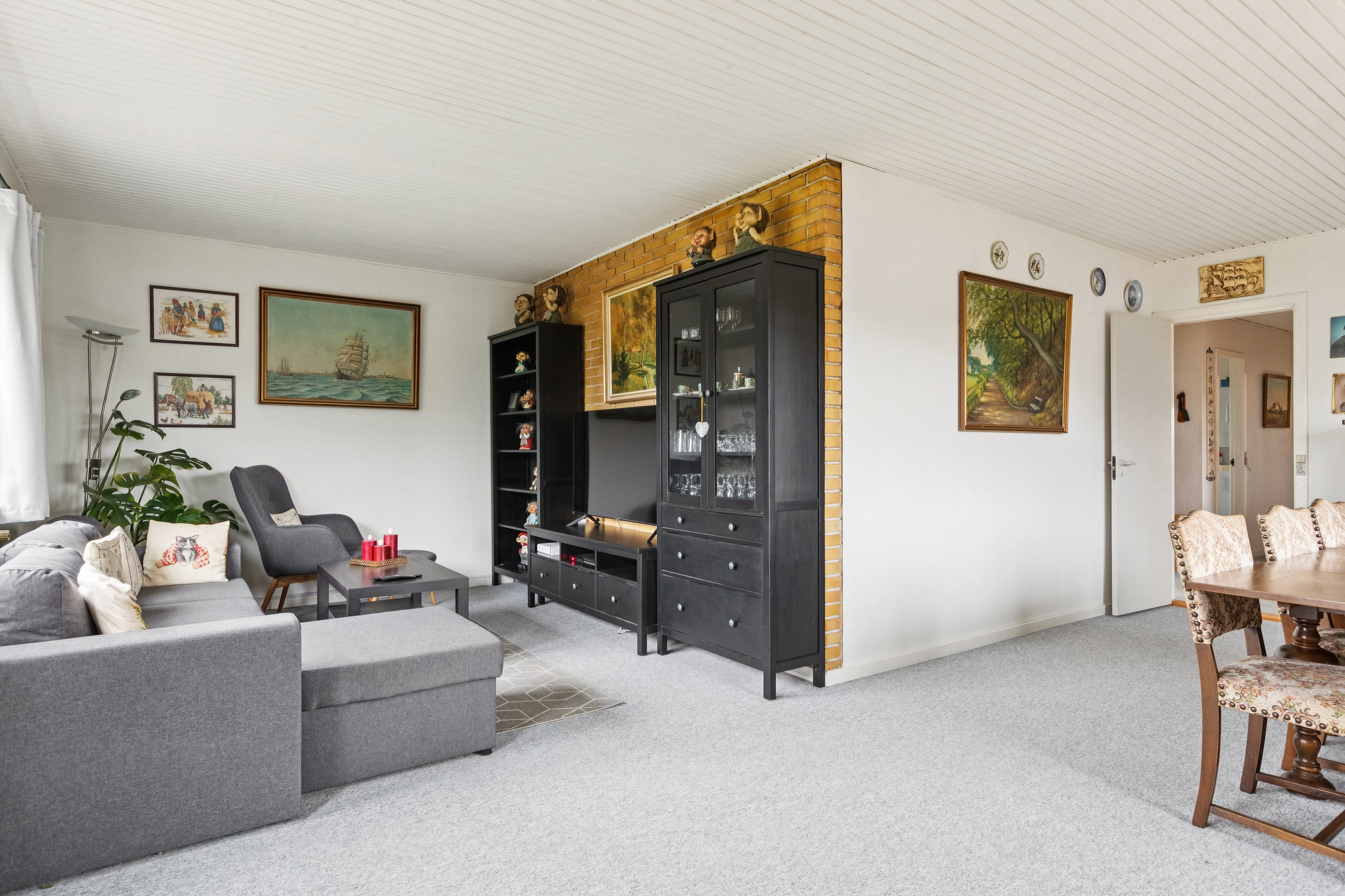 Fremhævet stue billede i fuldskærmstilstand. Billede af Granvej 25, 3060 Espergærde