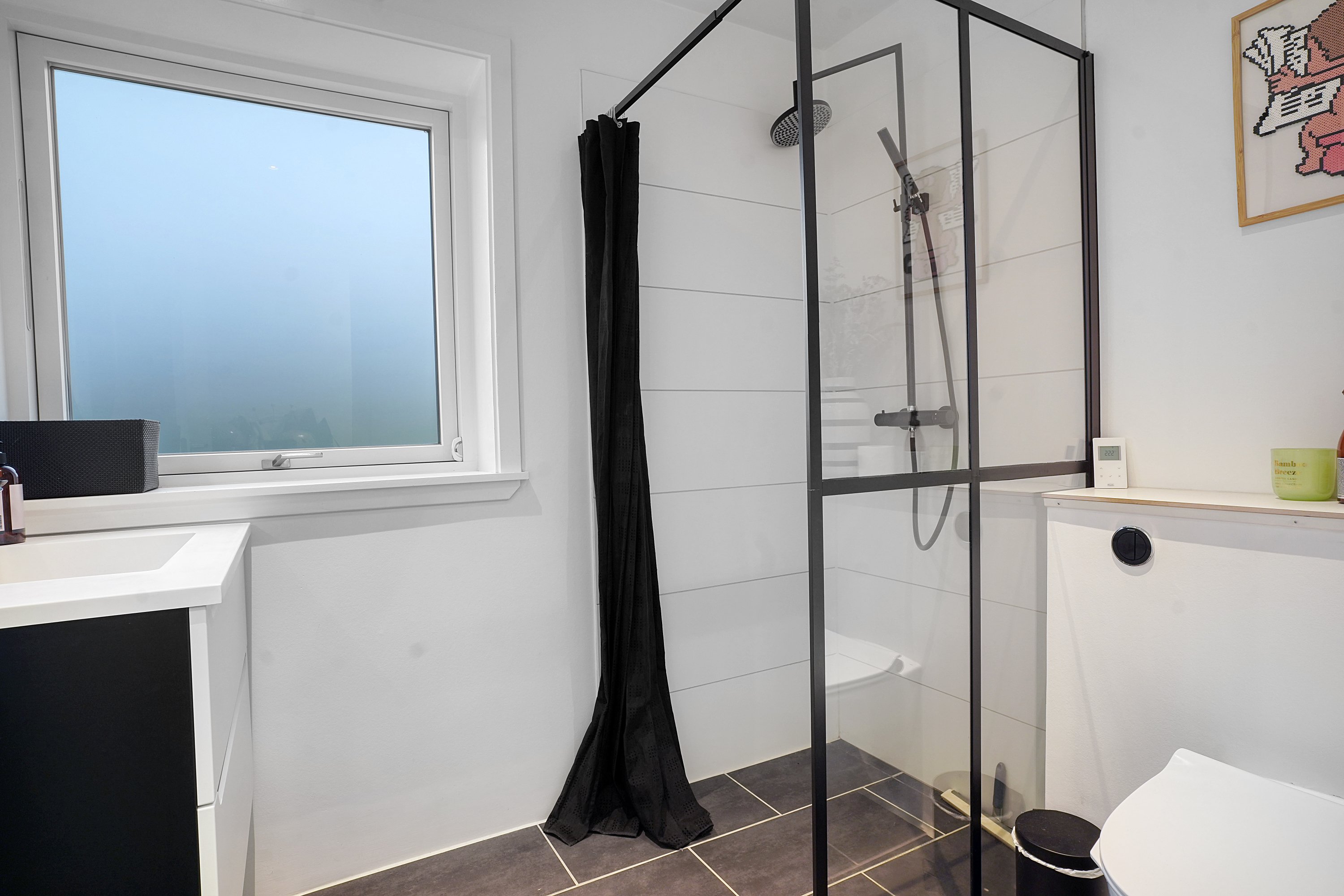 Fremhævet badeværelse billede i fuldskærmstilstand. Billede af Falkevang 18, 3450 Allerød