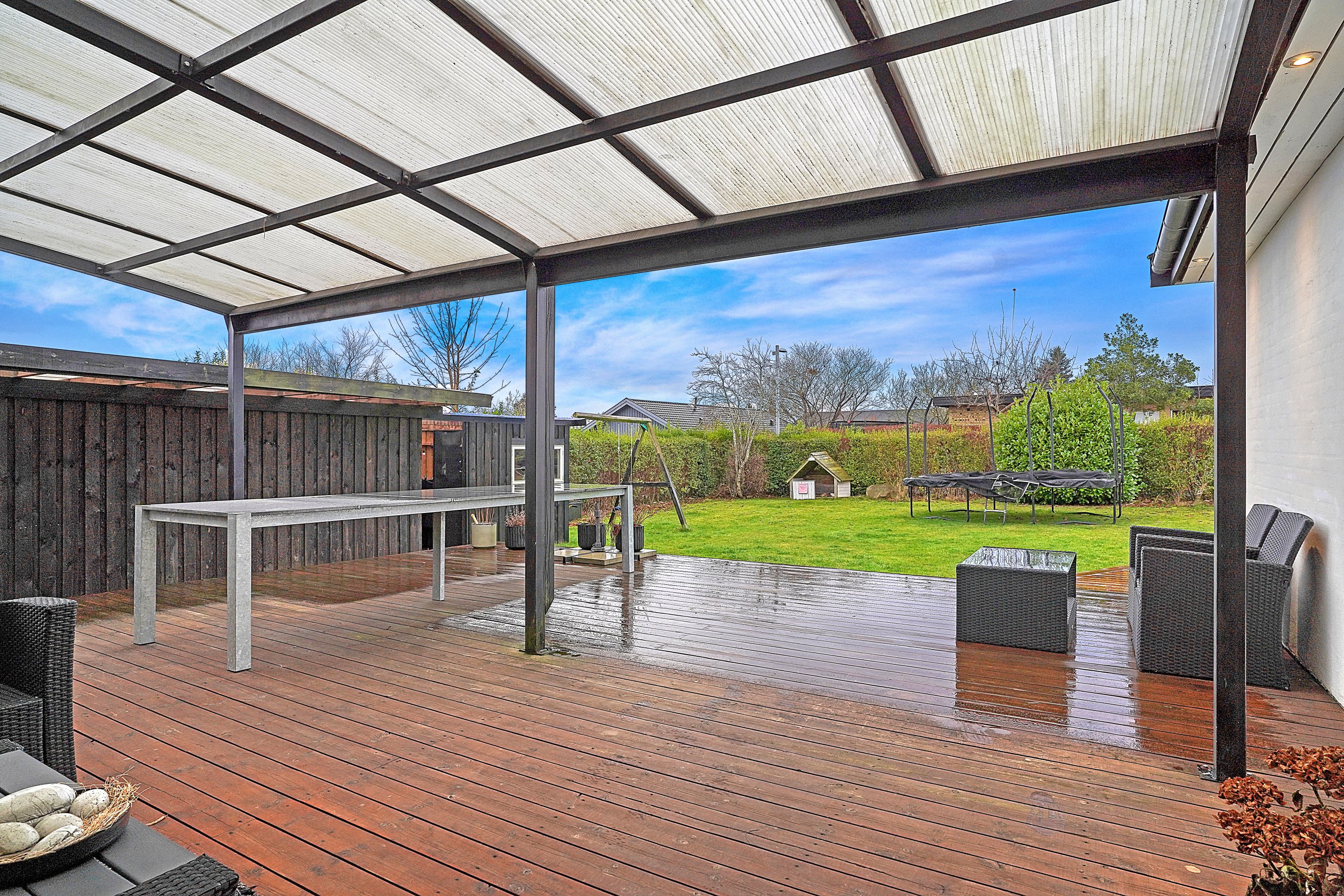 Fremhævet terrasse billede i fuldskærmstilstand. Billede af Falkevang 18, 3450 Allerød