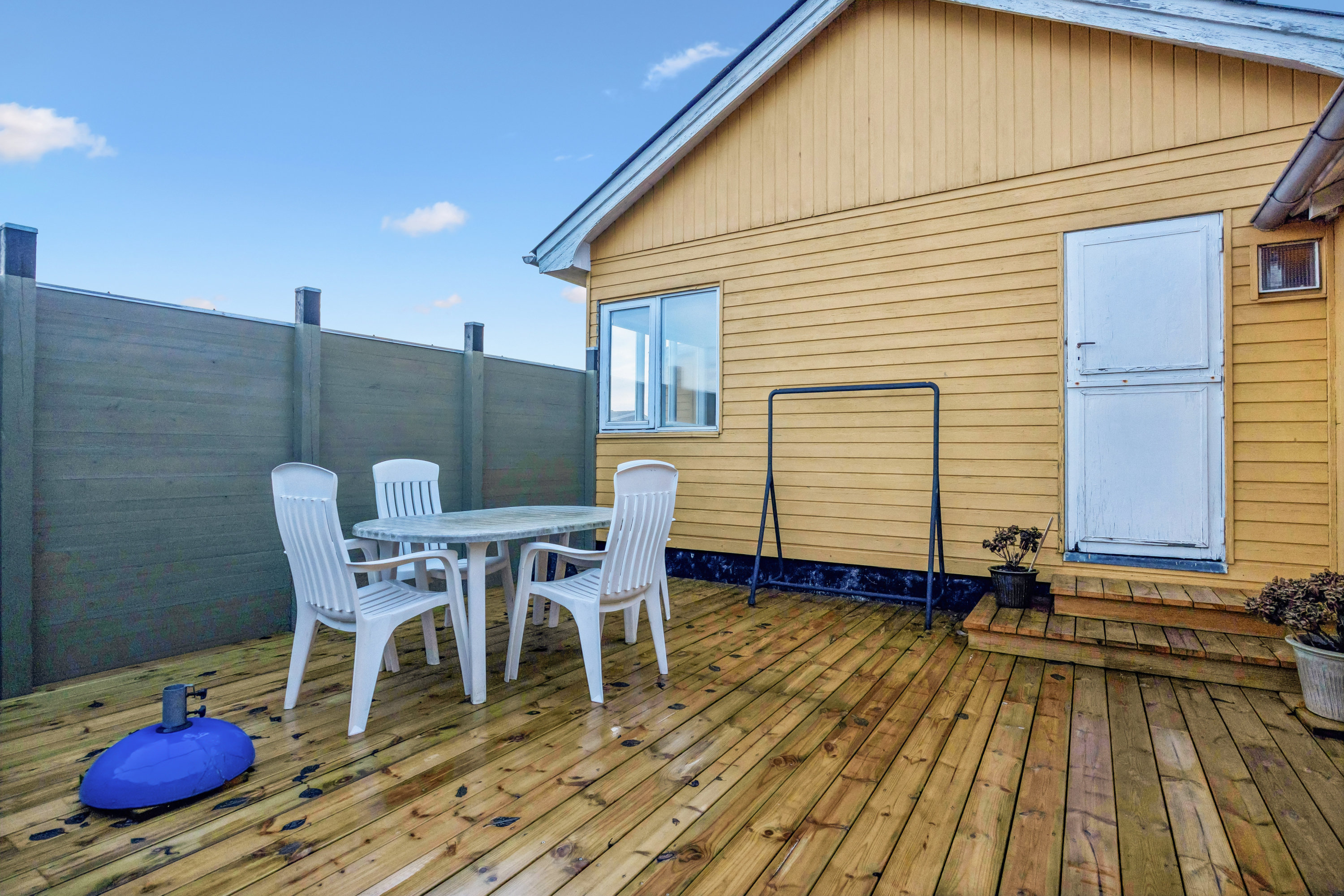 Fremhævet terrasse billede i fuldskærmstilstand. Billede af Aavej 23, 9480 Løkken