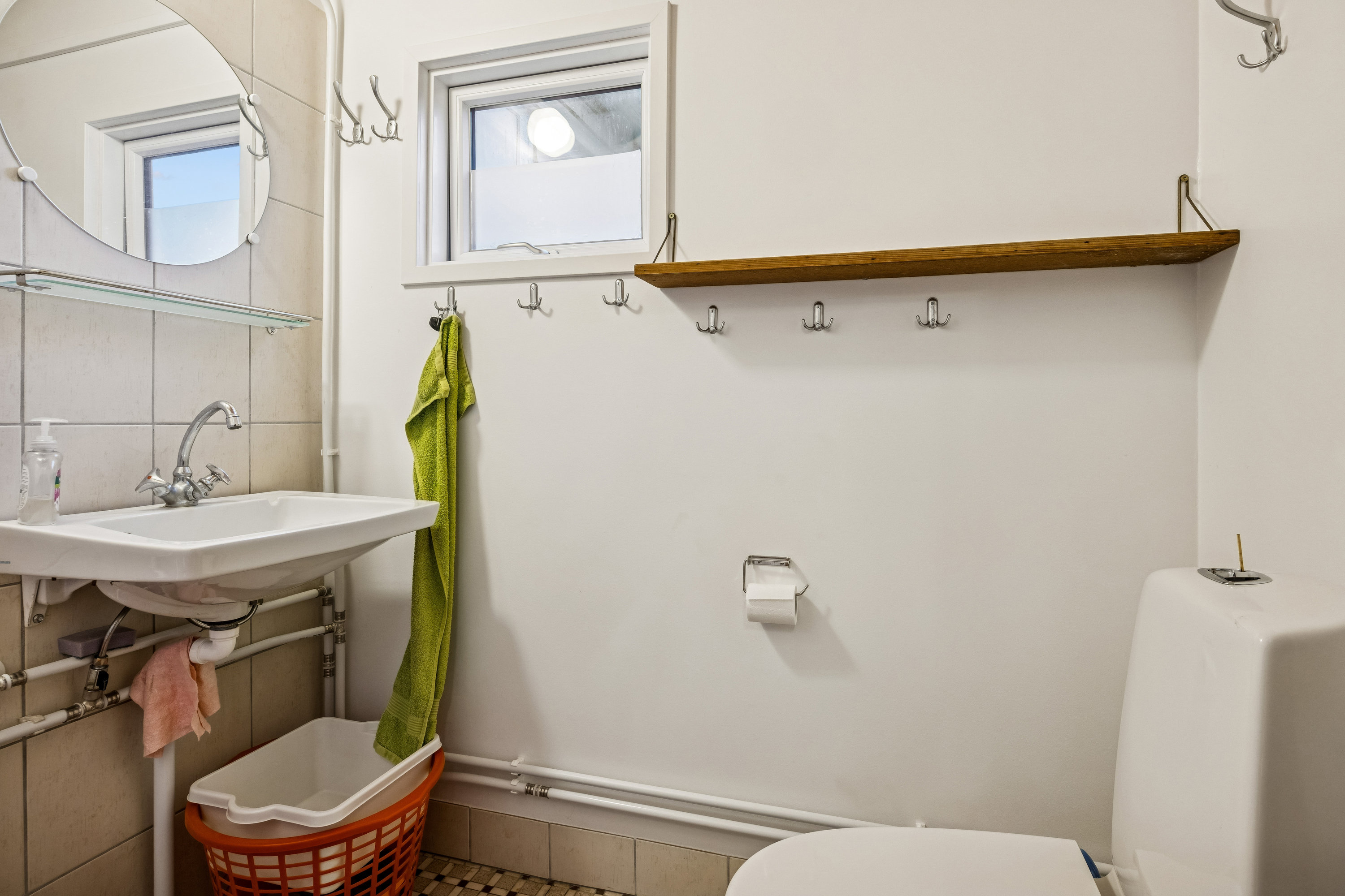 Fremhævet badeværelse billede i fuldskærmstilstand. Billede af Aavej 23, 9480 Løkken