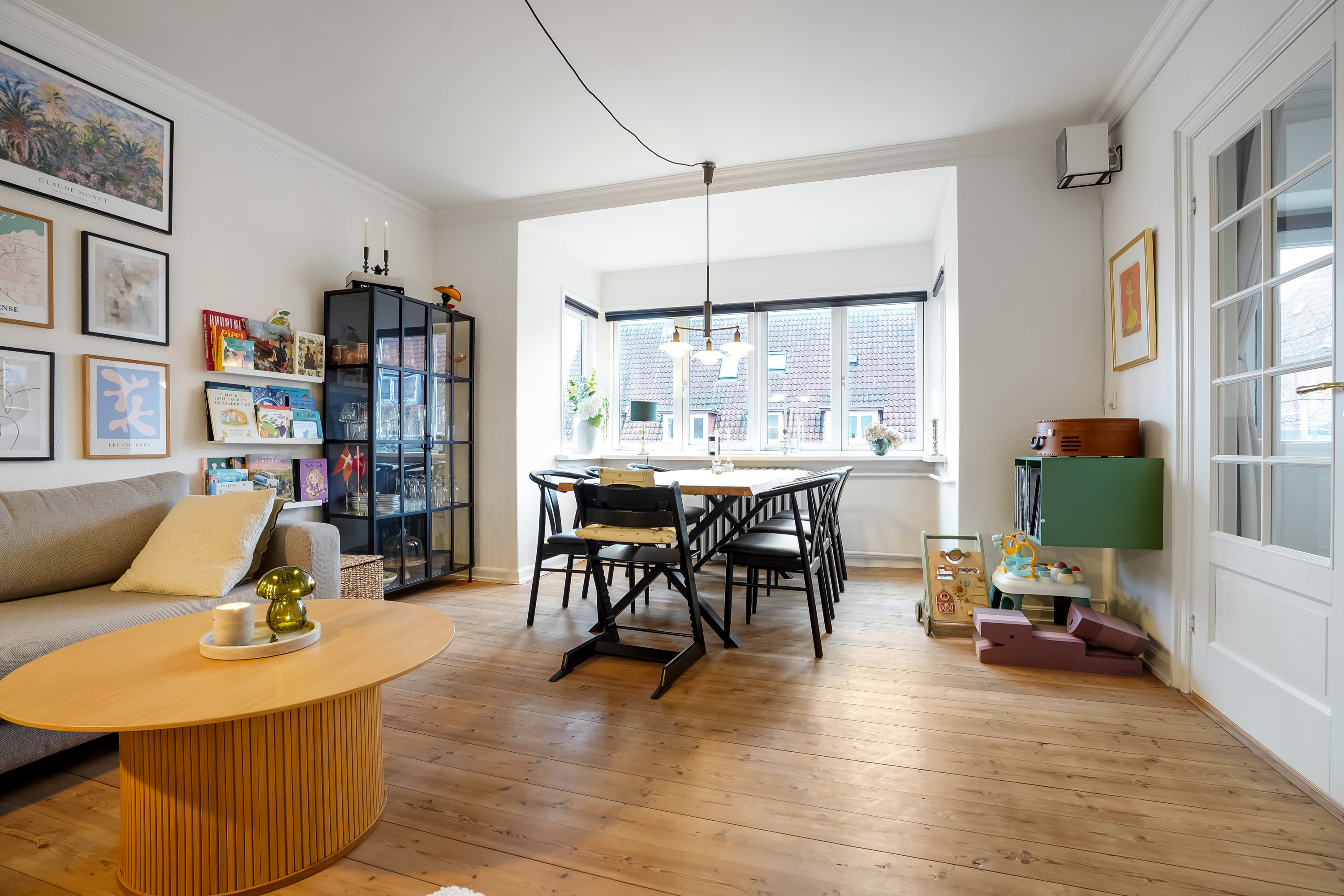 Fremhævet stue billede i fuldskærmstilstand. Billede af Reventlowsvej 54, 2. th., 5000 Odense C