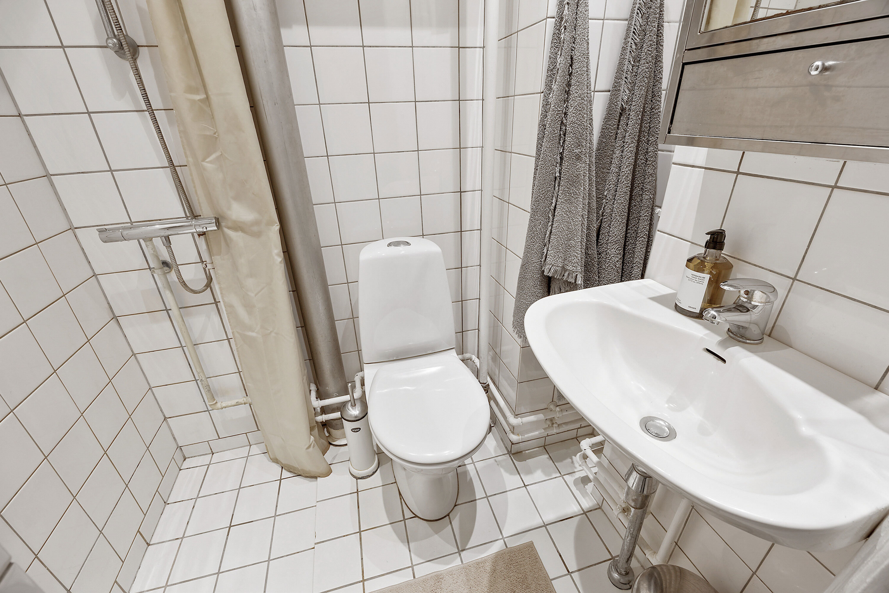 Fremhævet badeværelse billede i fuldskærmstilstand. Billede af Fredericiagade 36, 2. tv., 1310 København K