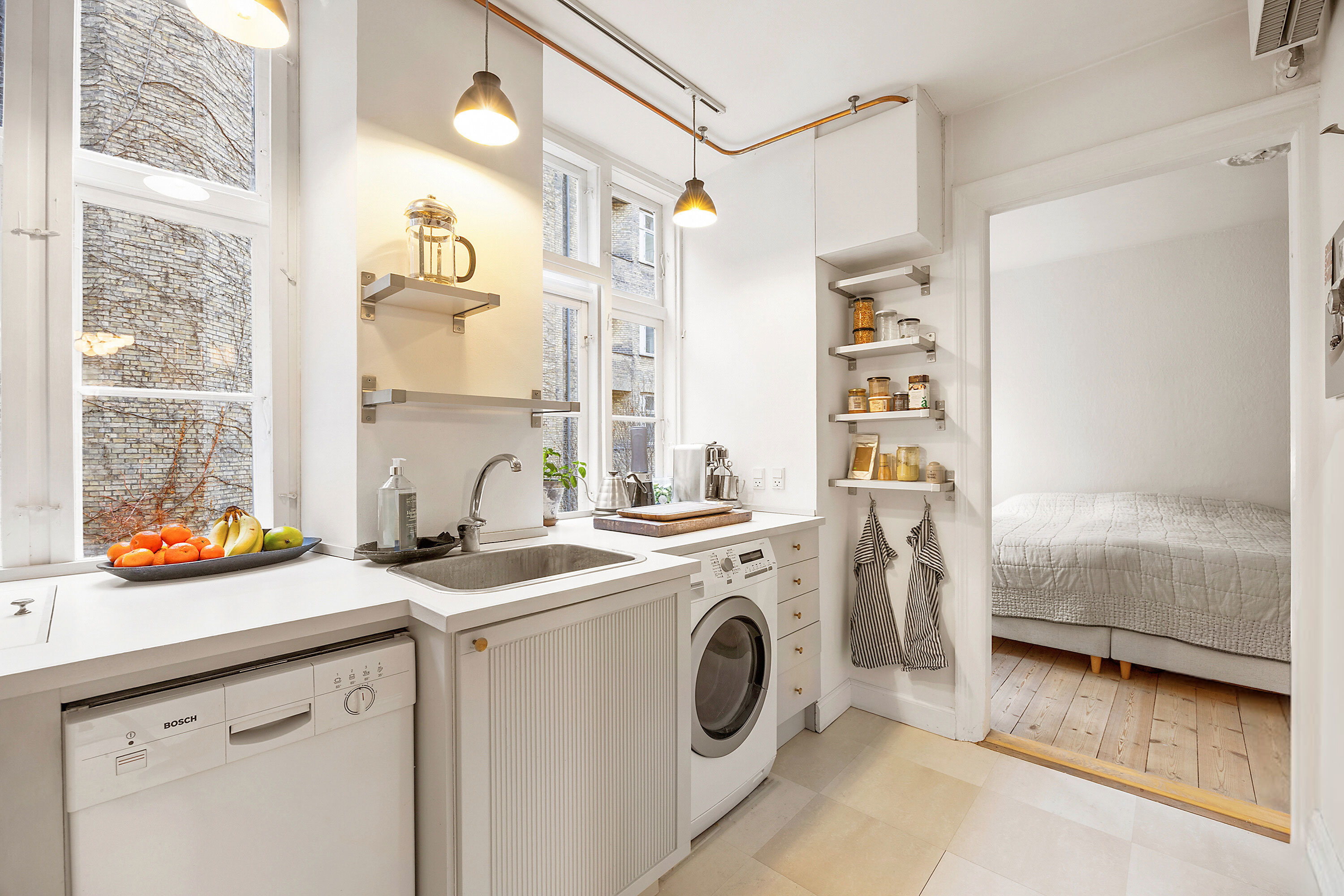 Fremhævet køkken billede i fuldskærmstilstand. Billede af Fredericiagade 36, 2. tv., 1310 København K