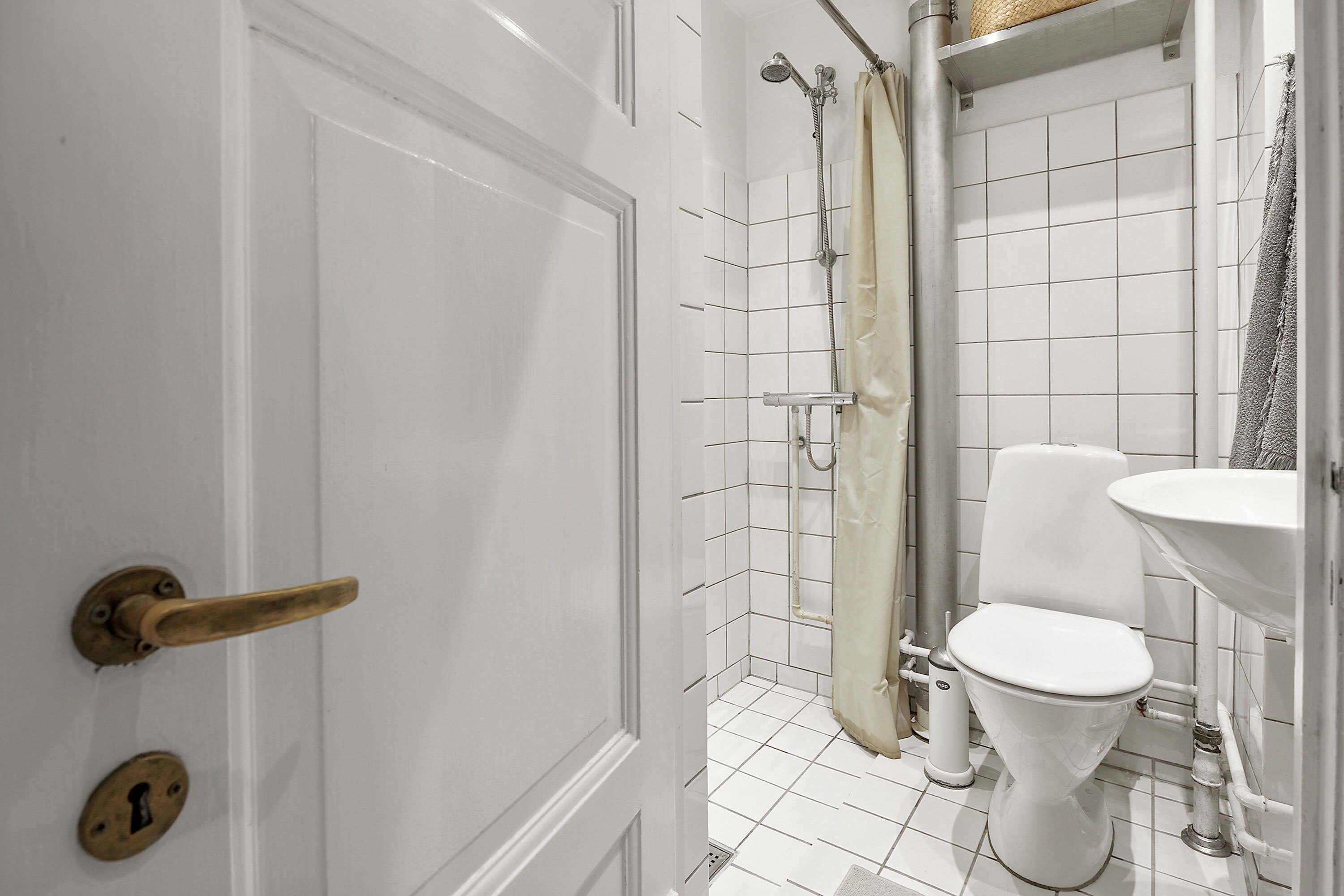 Fremhævet badeværelse billede i fuldskærmstilstand. Billede af Fredericiagade 36, 2. tv., 1310 København K