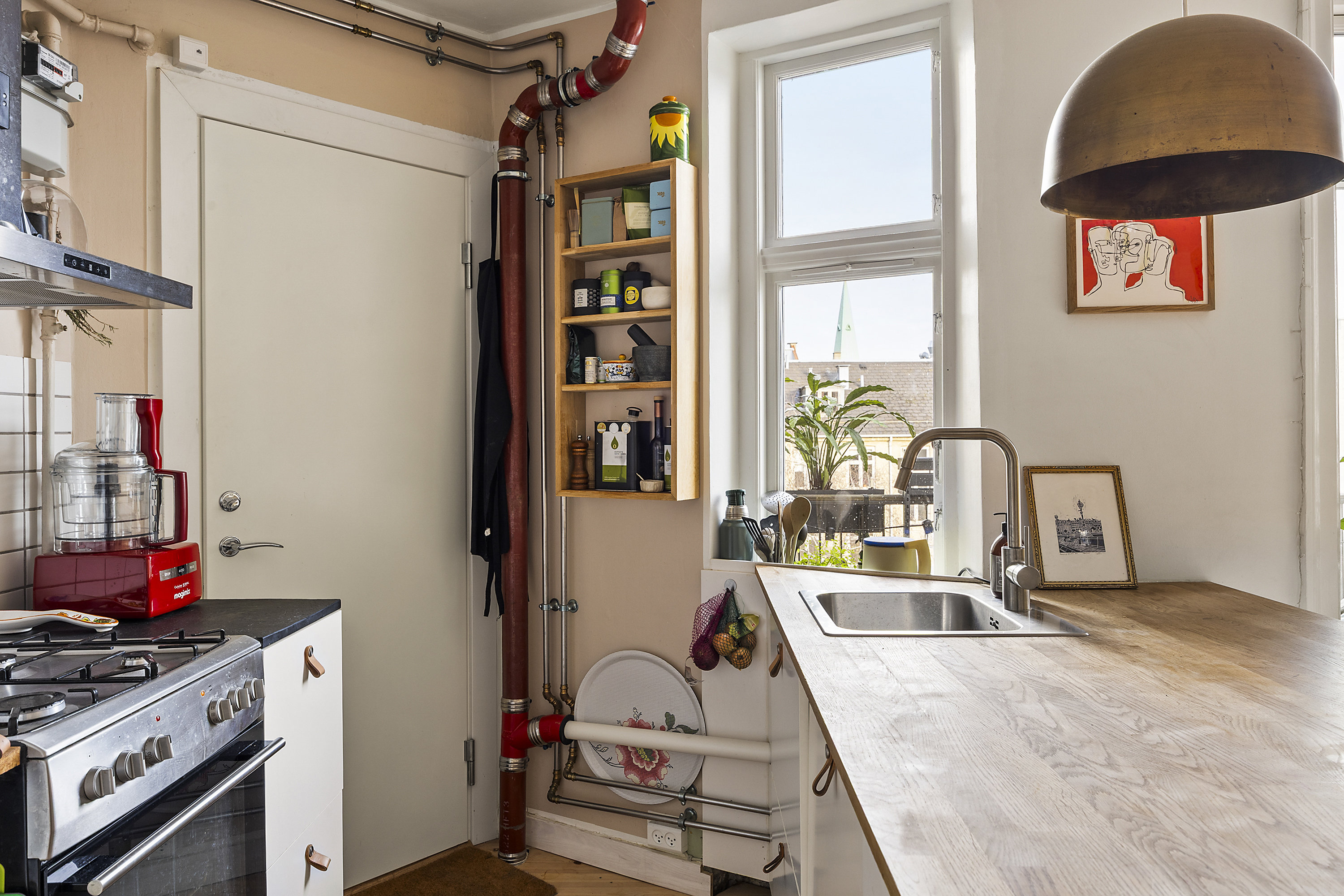 Fremhævet køkken billede i fuldskærmstilstand. Billede af Egegade 10, 5. th., 2200 København N