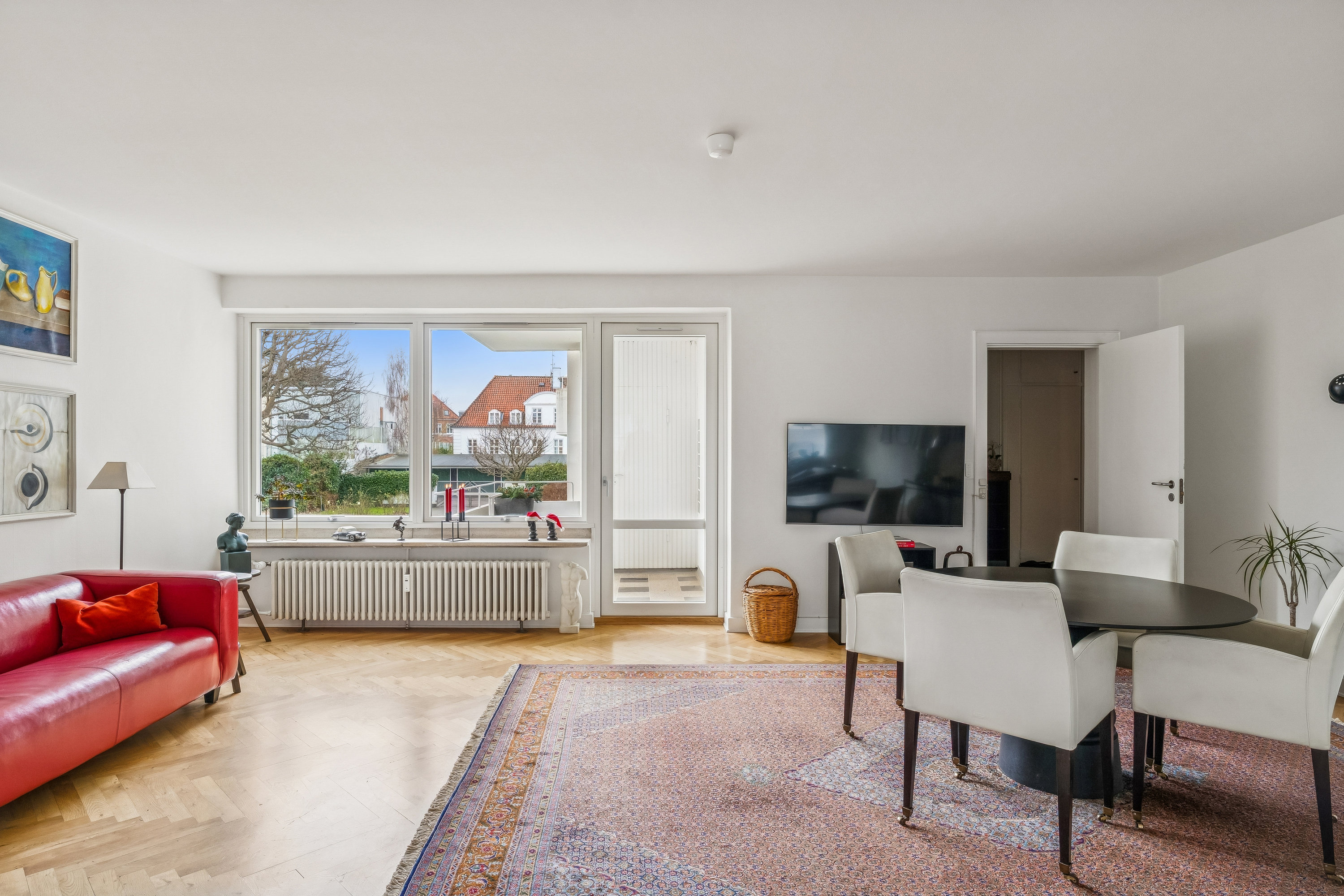 Fremhævet stue billede i fuldskærmstilstand. Billede af Rosbæksvej 1, st.. tv., 2100 København Ø