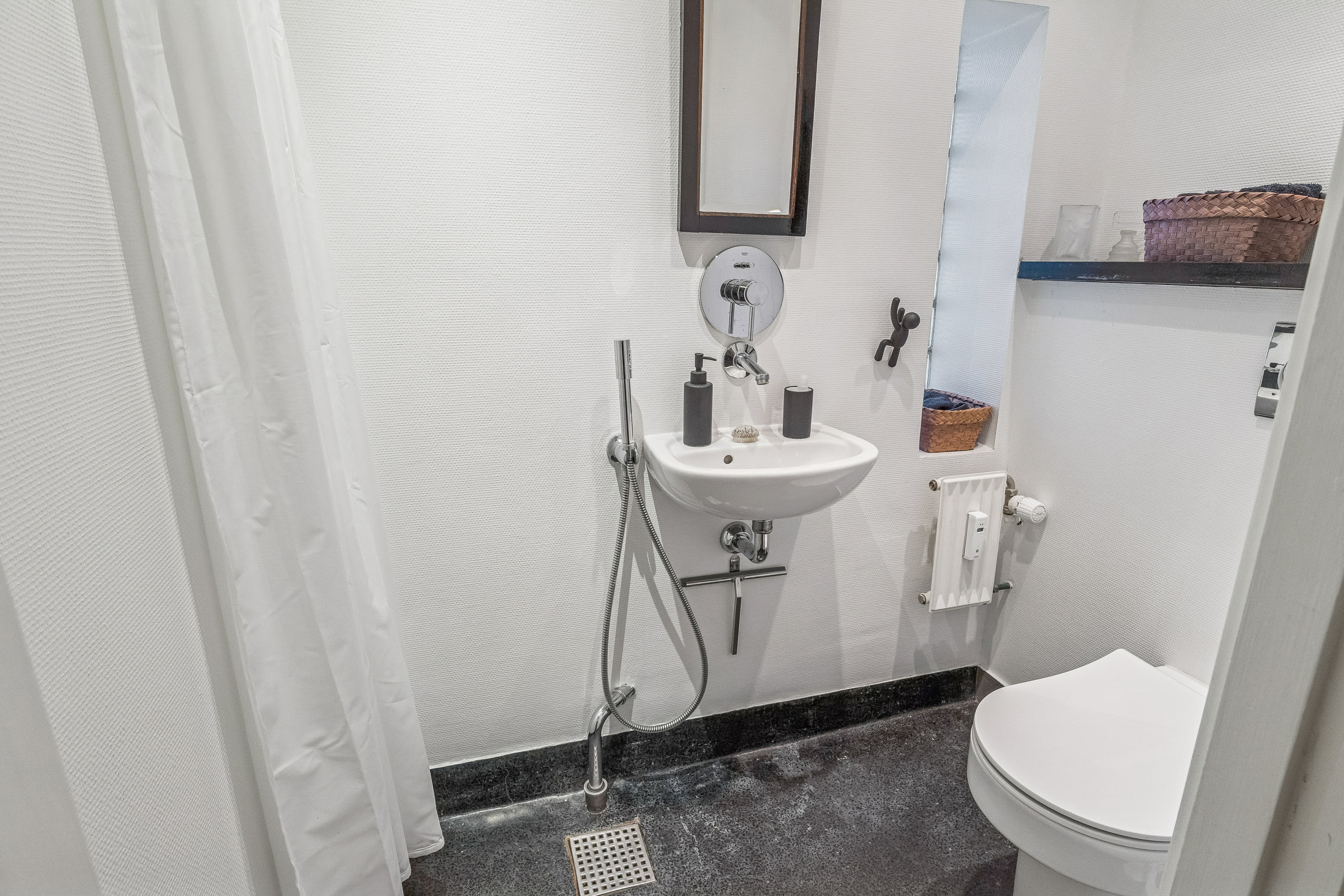 Fremhævet badeværelse billede i fuldskærmstilstand. Billede af Rosbæksvej 1, st.. tv., 2100 København Ø