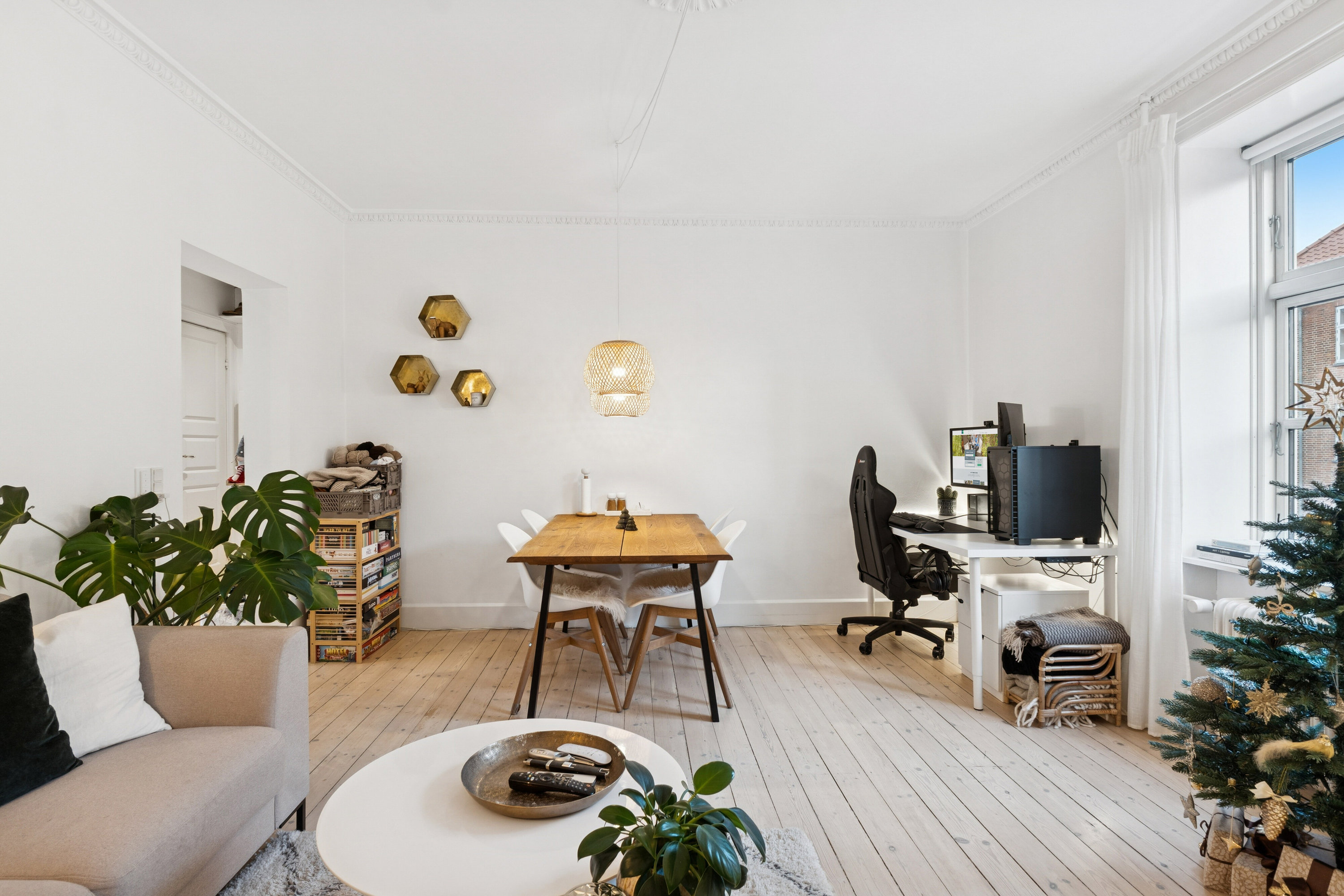 Fremhævet stue billede i fuldskærmstilstand. Billede af Ungarnsgade 70, 3. tv., 2300 København S