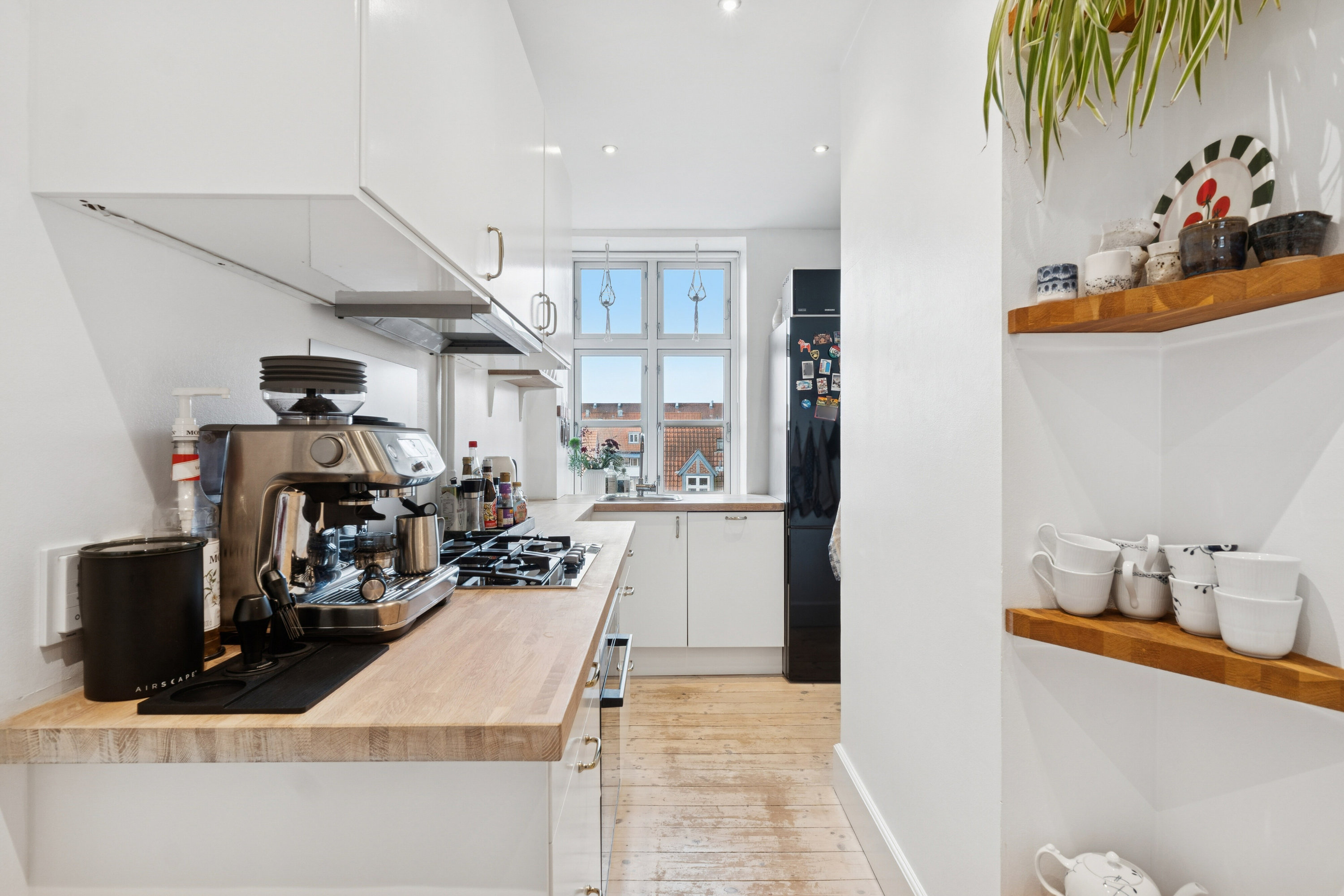 Fremhævet køkken billede i fuldskærmstilstand. Billede af Ungarnsgade 70, 3. tv., 2300 København S