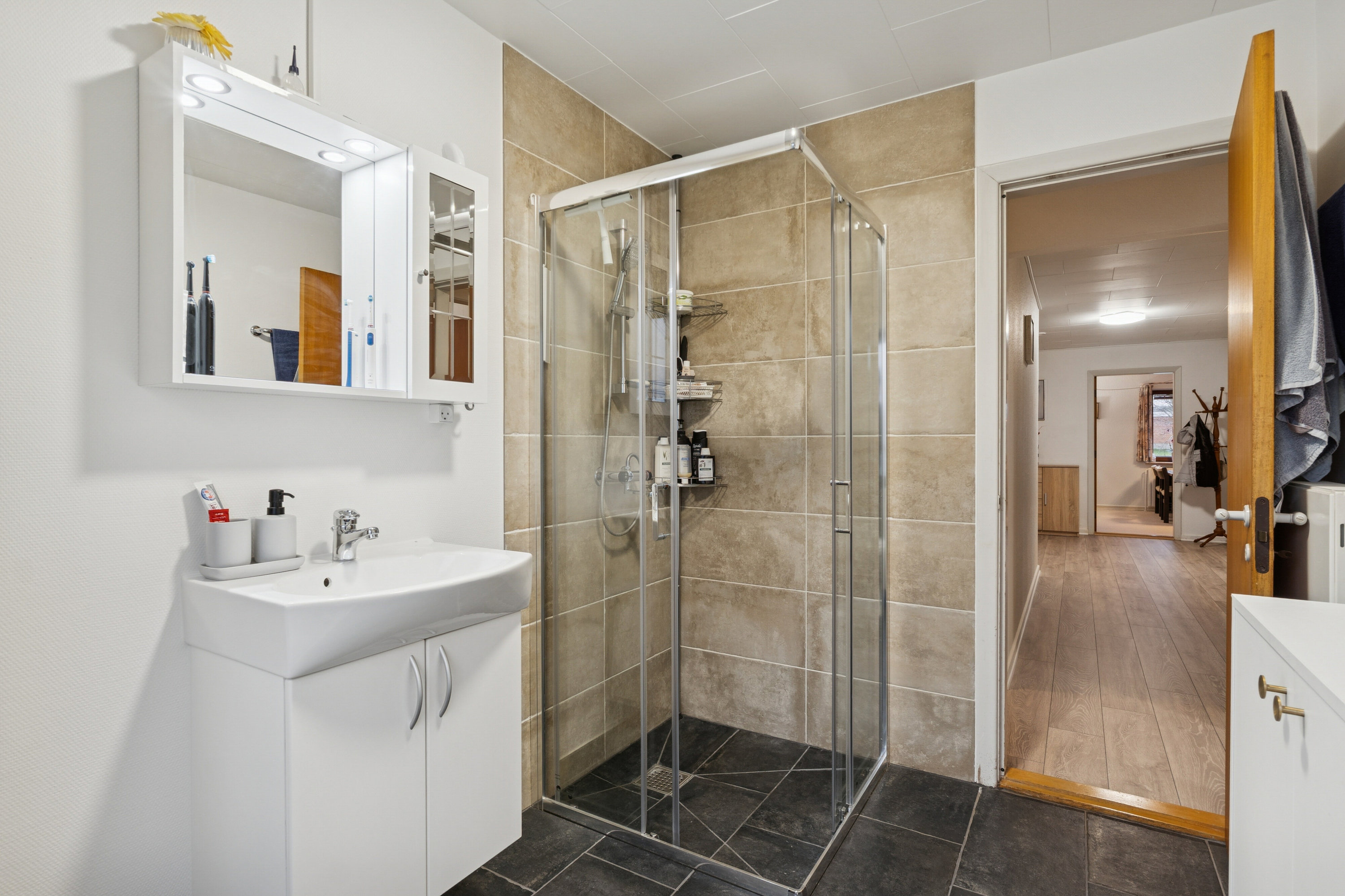 Fremhævet badeværelse billede i fuldskærmstilstand. Billede af Skolegade 5, Hvidbjerg, 7790 Thyholm