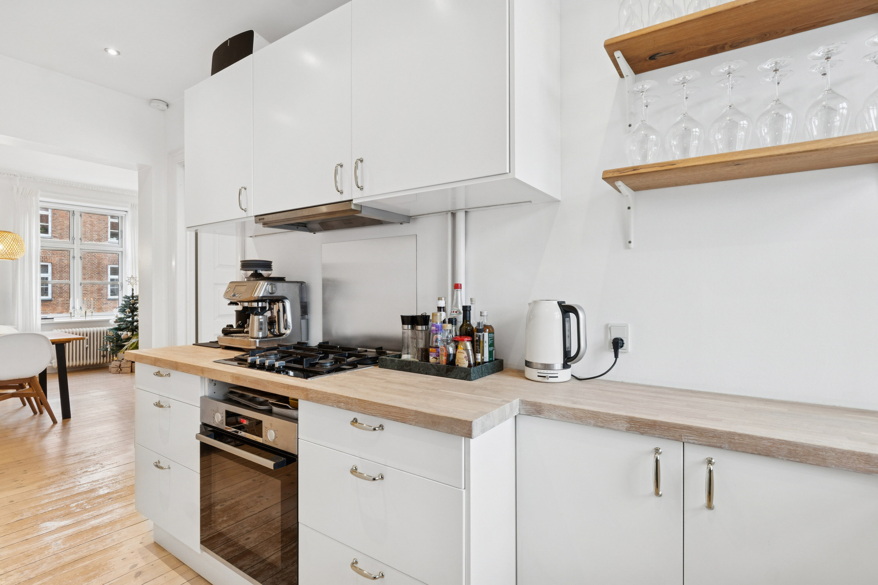 Fremhævet køkken billede i fuldskærmstilstand. Billede af Ungarnsgade 70, 3. tv., 2300 København S