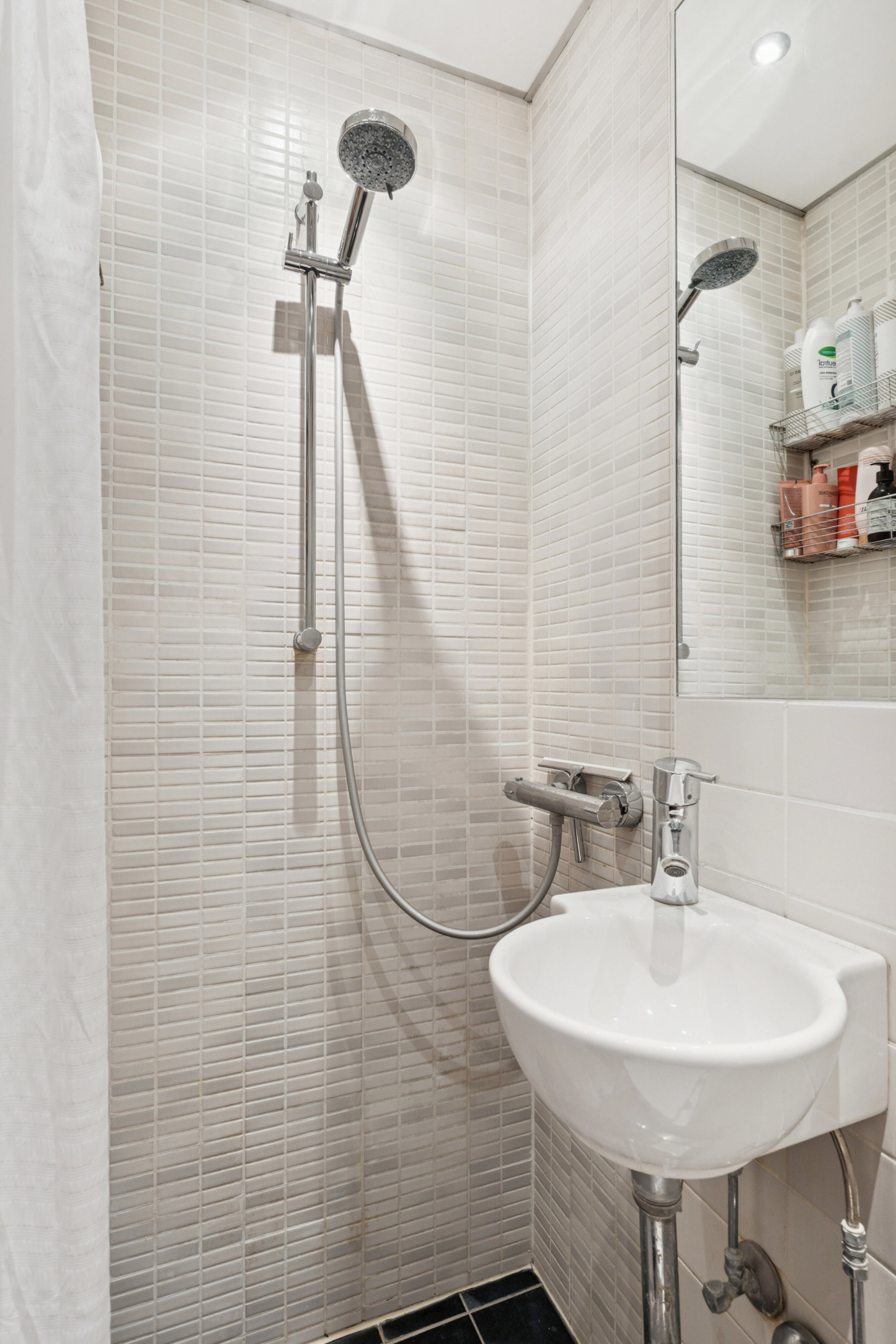 Fremhævet badeværelse billede i fuldskærmstilstand. Billede af Ungarnsgade 70, 3. tv., 2300 København S