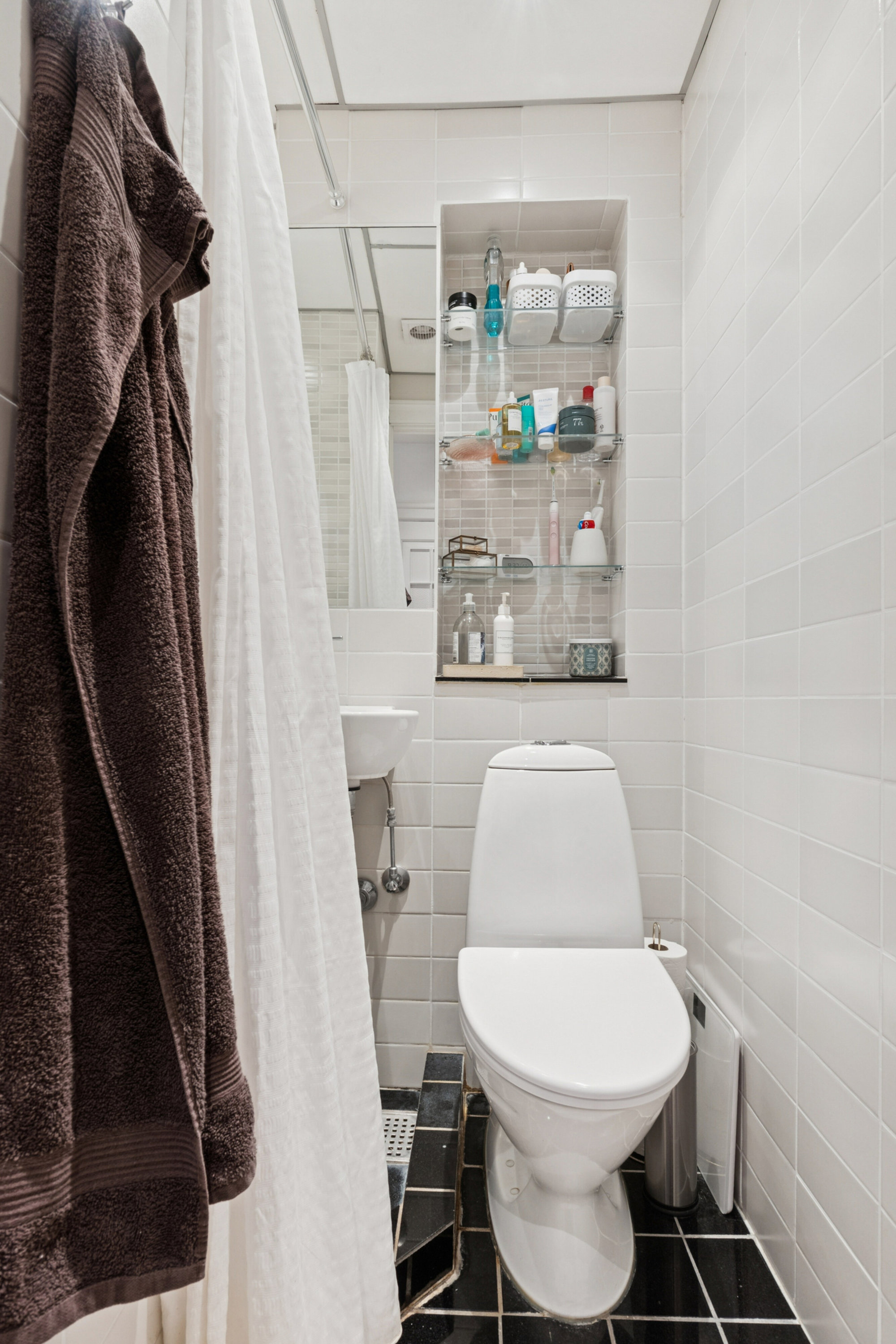 Fremhævet badeværelse billede i fuldskærmstilstand. Billede af Ungarnsgade 70, 3. tv., 2300 København S