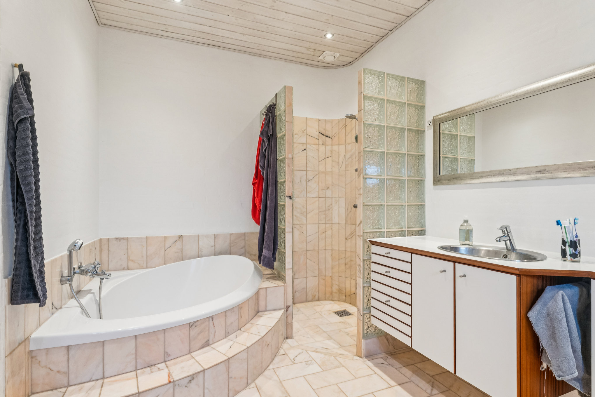 Fremhævet badeværelse billede i fuldskærmstilstand. Billede af Pinjelunden 15, 8960 Randers SØ