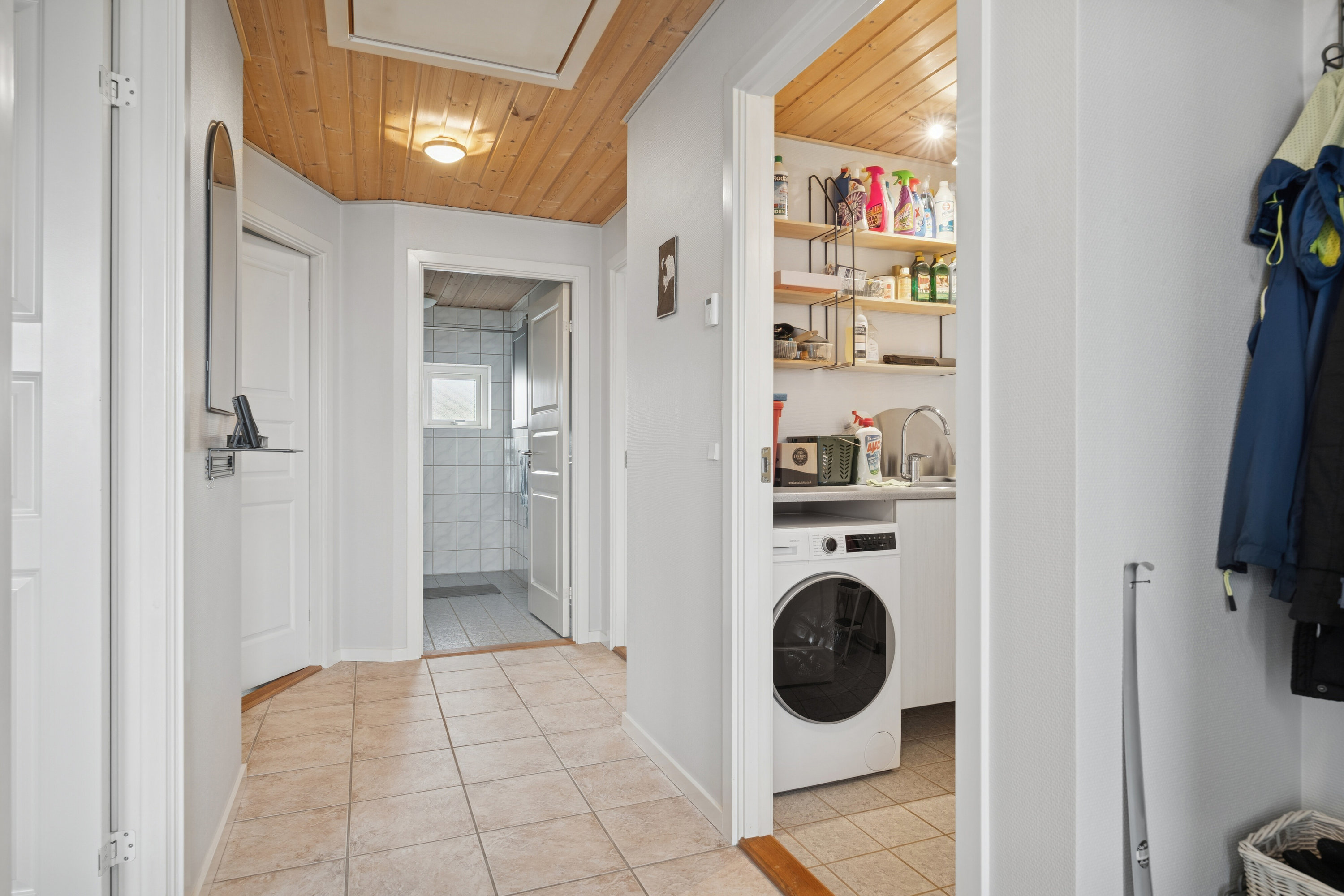 Fremhævet hall billede i fuldskærmstilstand. Billede af Skæppevej 9, 4760 Vordingborg