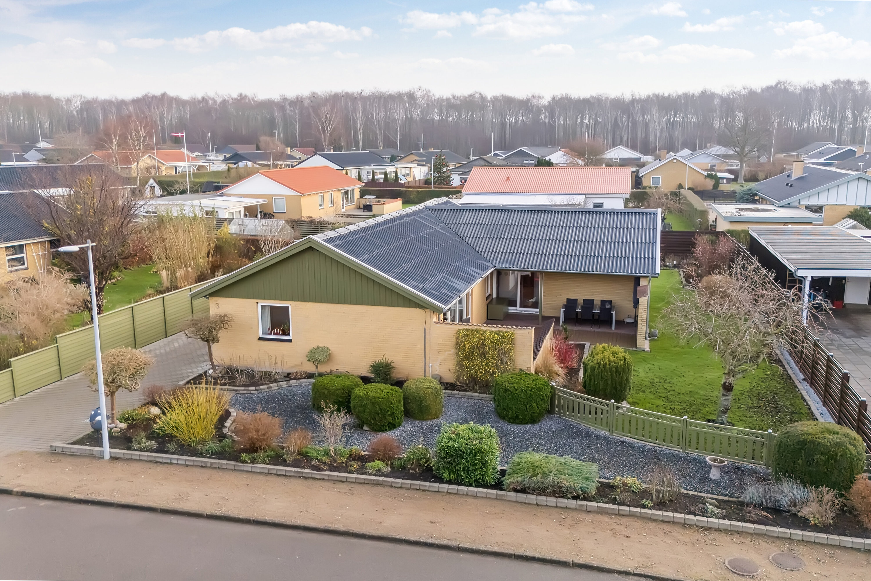 Fremhævet set fra haven billede i fuldskærmstilstand. Billede af Agervej 3, 4400 Kalundborg