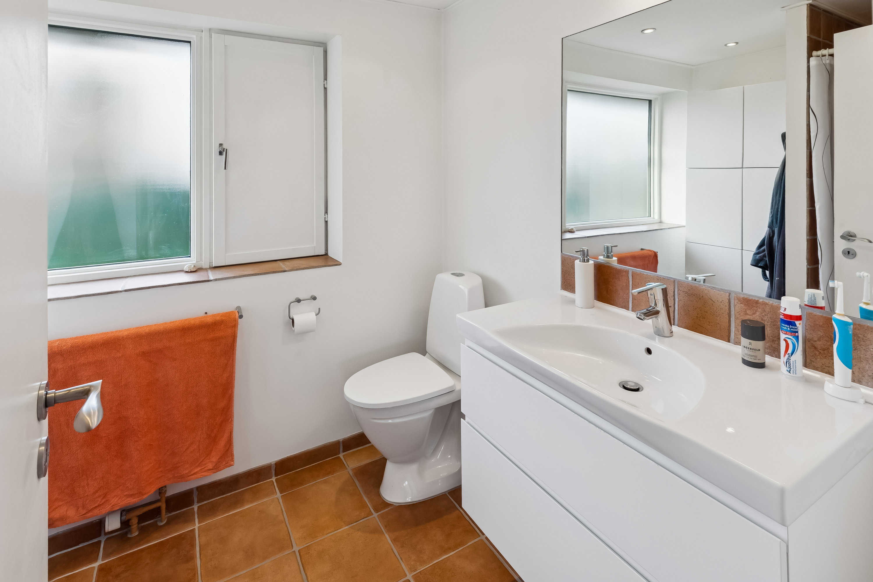 Fremhævet badeværelse billede i fuldskærmstilstand. Billede af Slettetoften 38, 2630 Taastrup