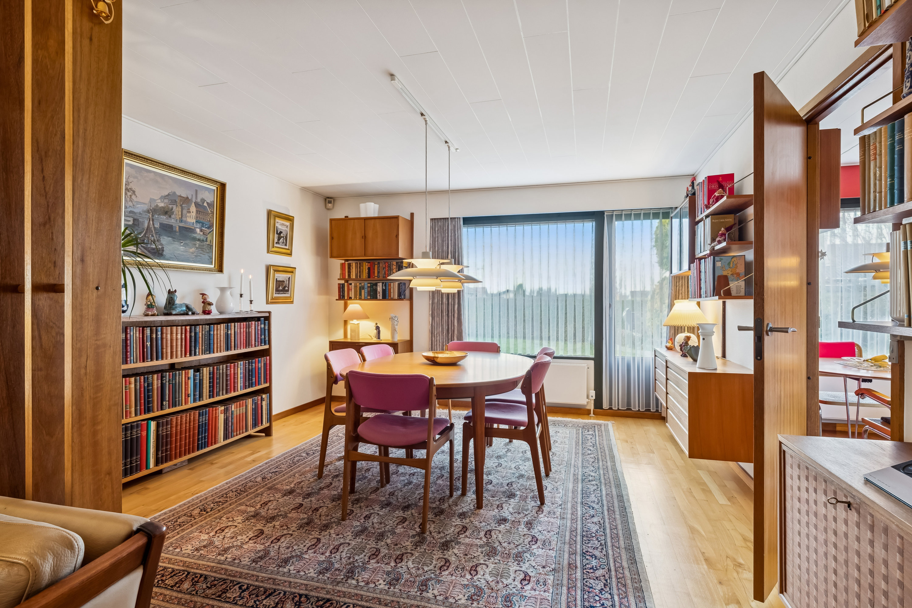 Fremhævet stue billede i fuldskærmstilstand. Billede af Slettetoften 38, 2630 Taastrup