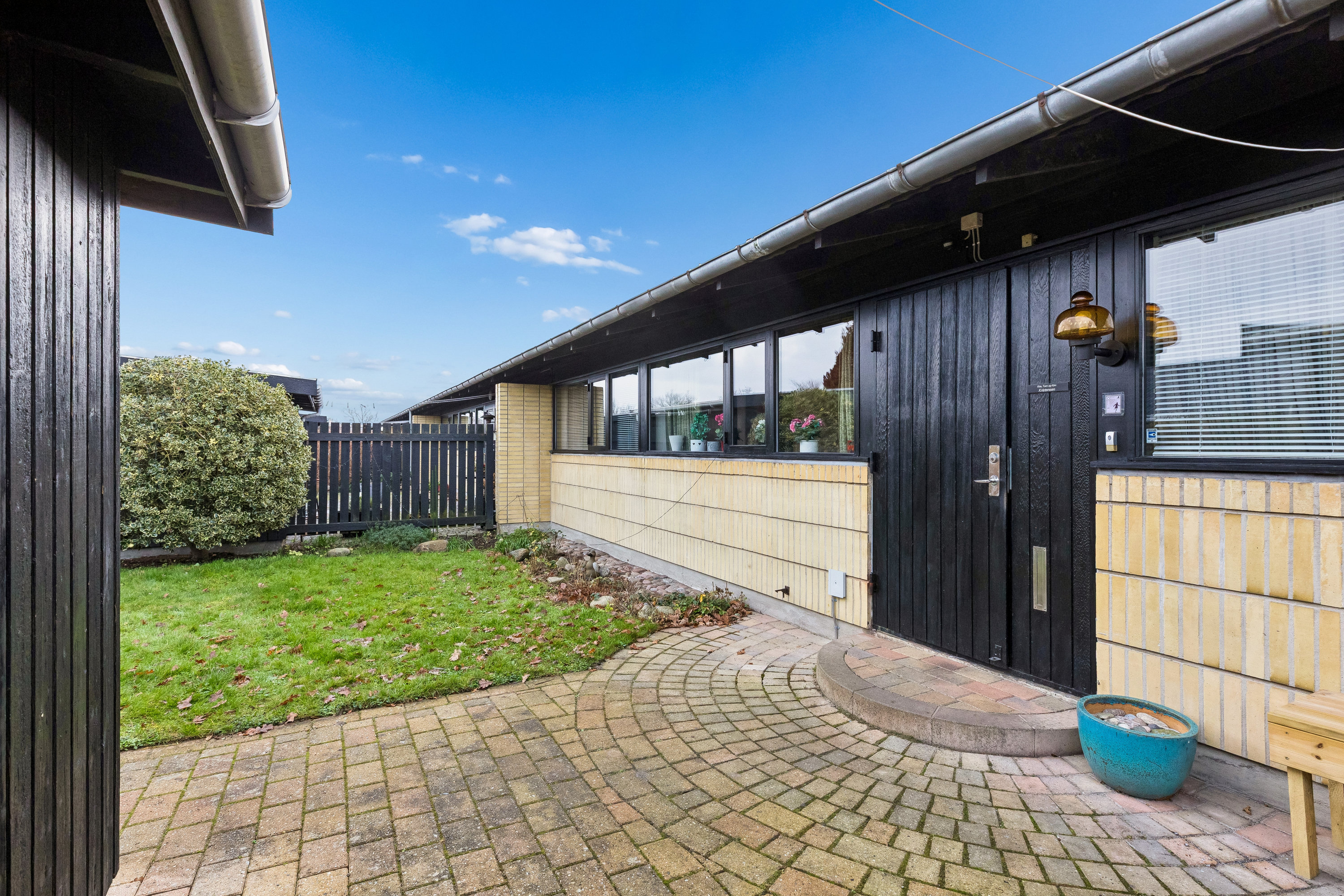 Fremhævet terrasse billede i fuldskærmstilstand. Billede af Grønhøjgårdsvej 169, 2630 Taastrup