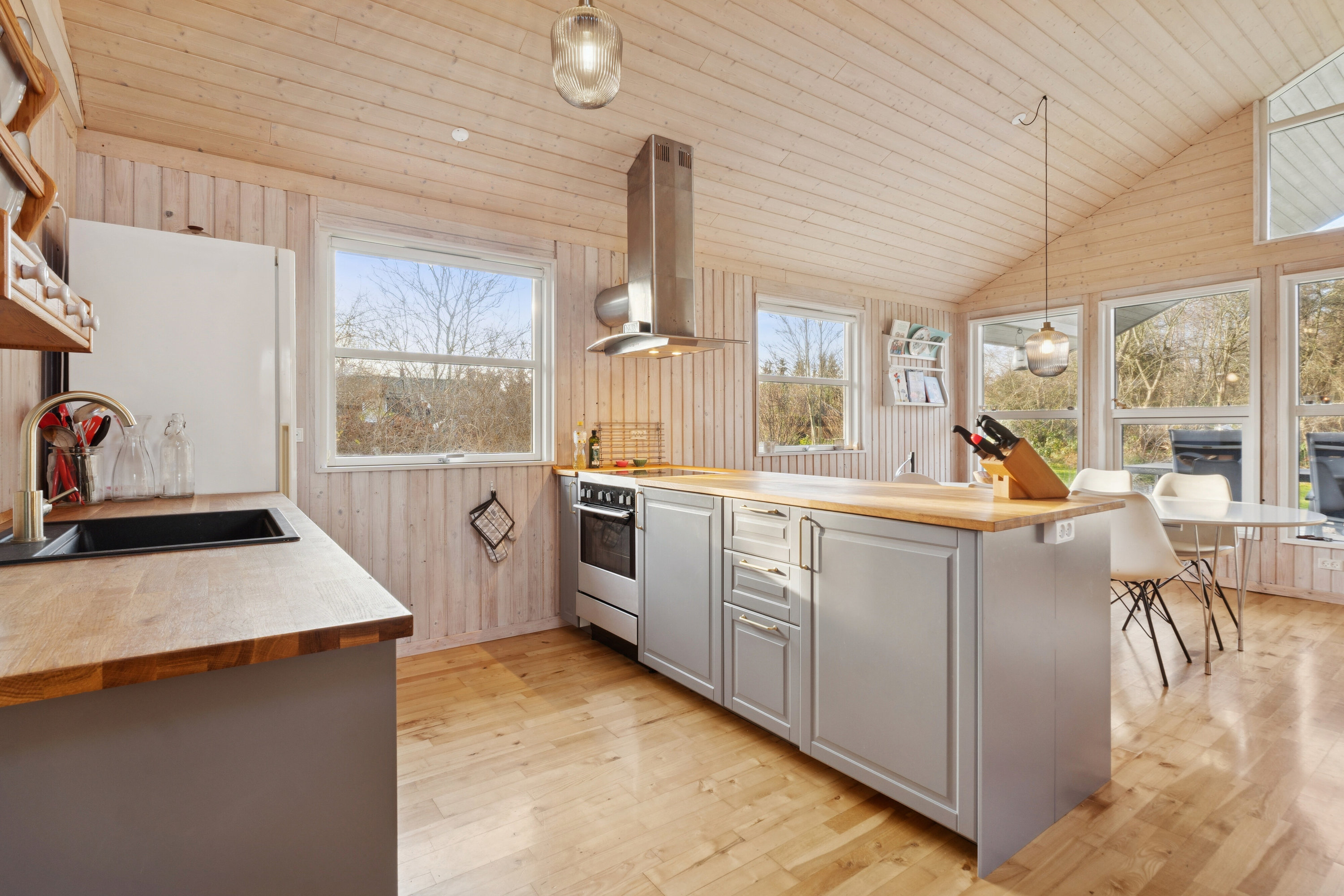 Fremhævet køkken billede i fuldskærmstilstand. Billede af Vildrosevej 4, Vesteregnen, 5932 Humble