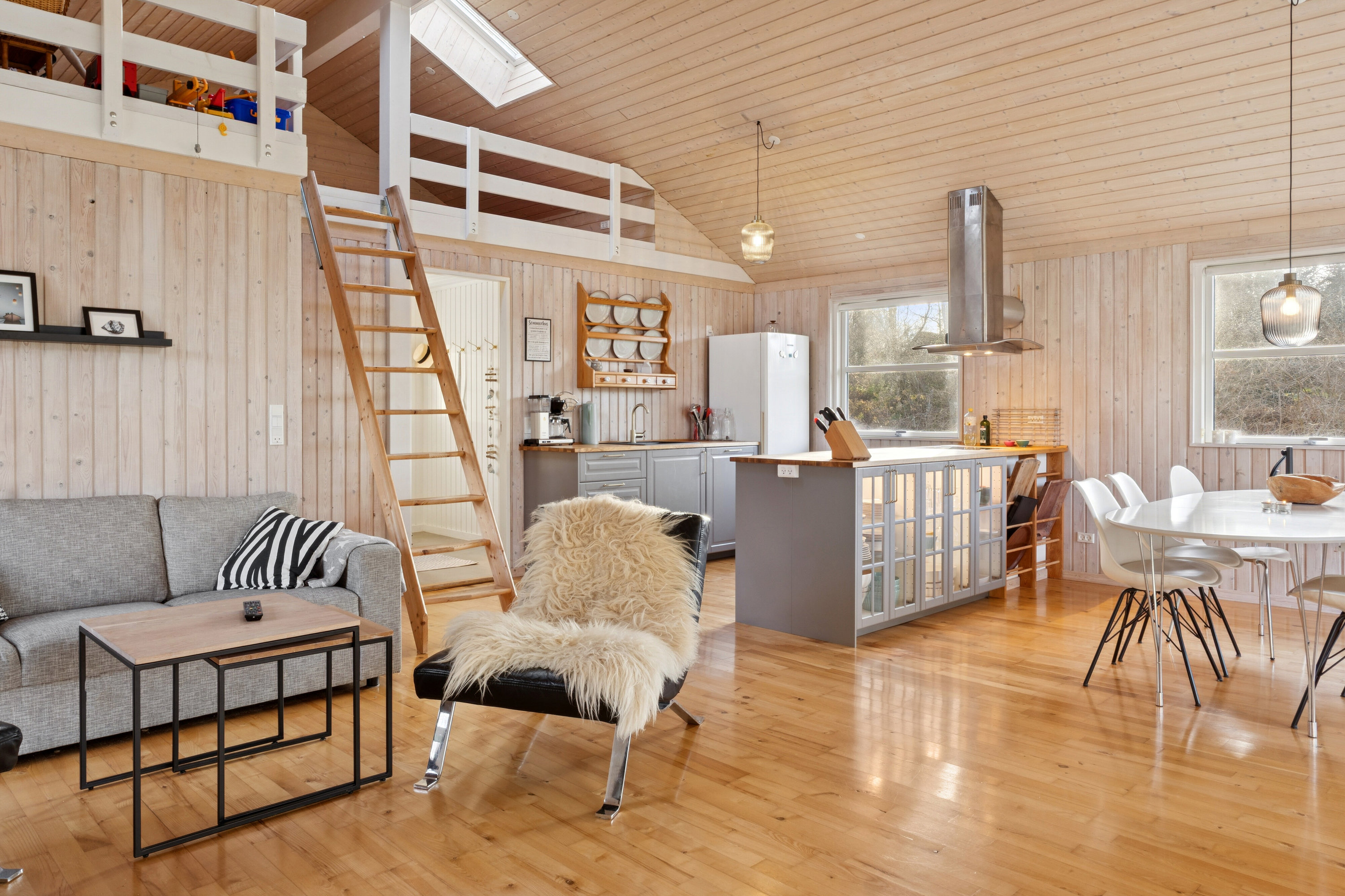 Fremhævet stue billede i fuldskærmstilstand. Billede af Vildrosevej 4, Vesteregnen, 5932 Humble