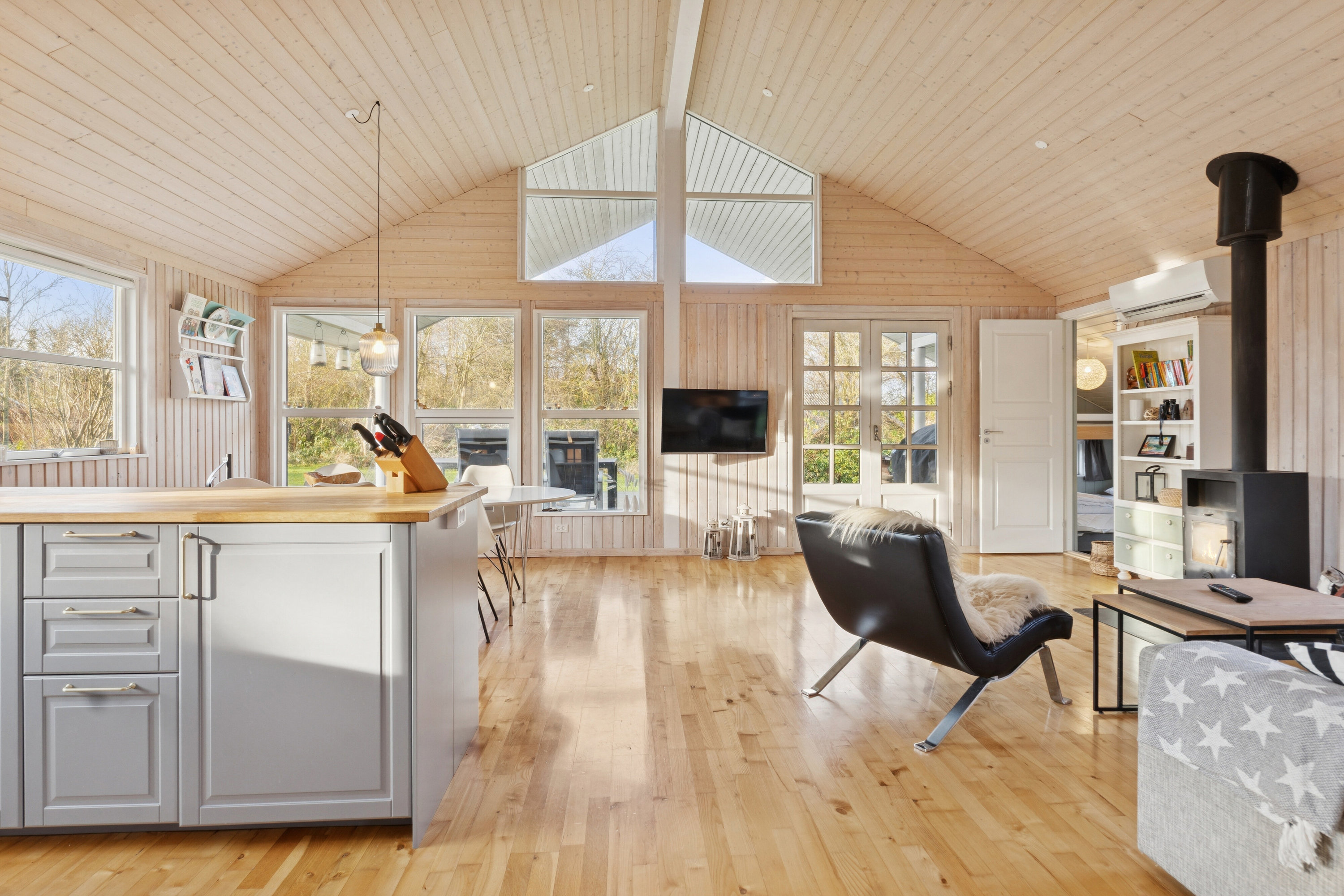 Fremhævet stue billede i fuldskærmstilstand. Billede af Vildrosevej 4, Vesteregnen, 5932 Humble