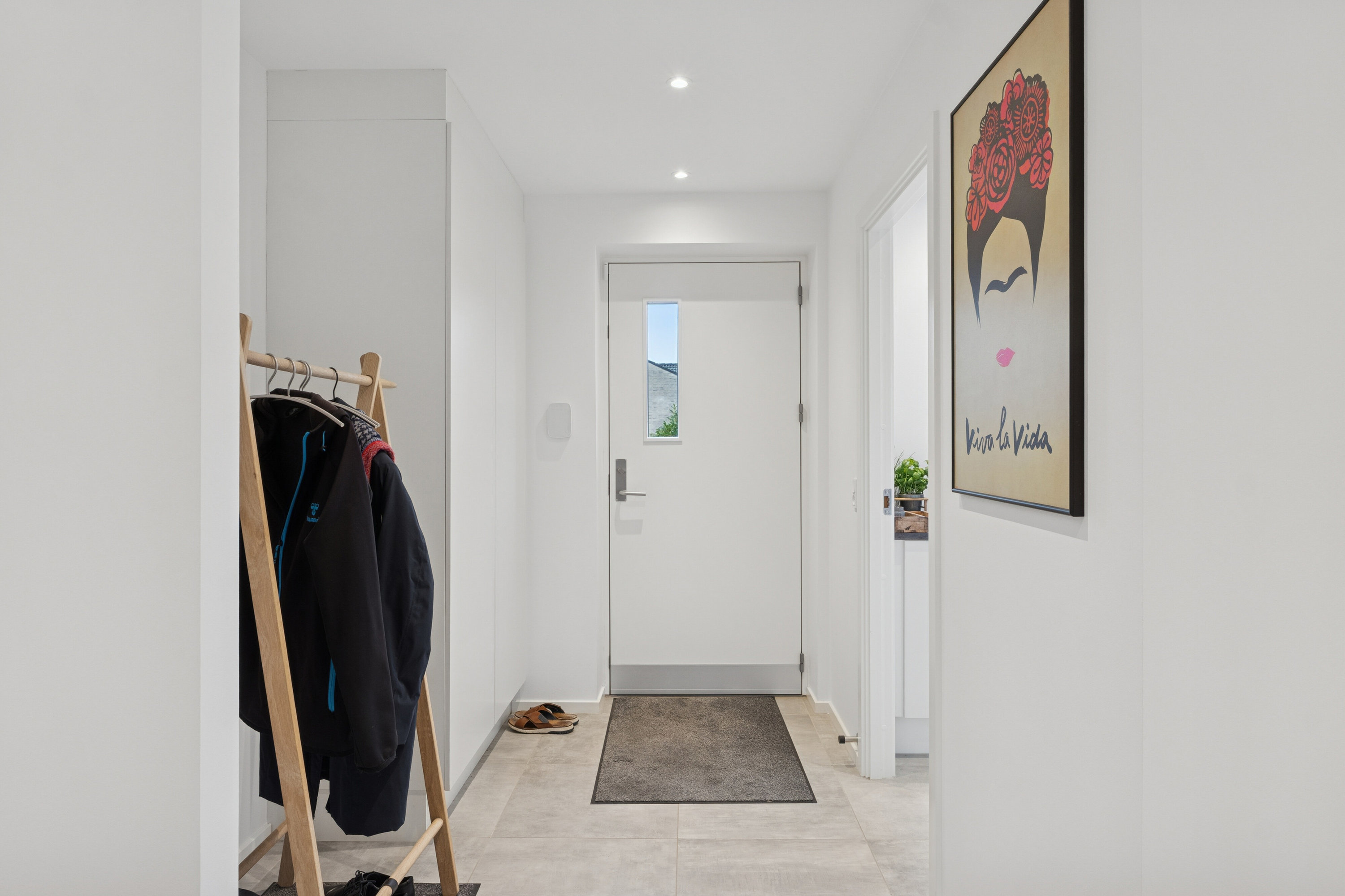 Fremhævet hall billede i fuldskærmstilstand. Billede af Vintervej 7, 4654 Faxe Ladeplads